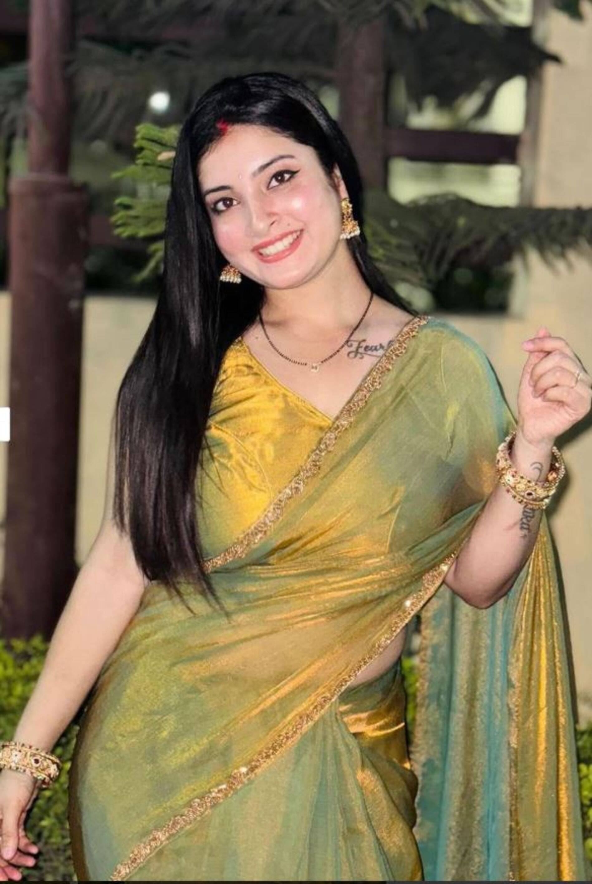     			Keyura Jimmy Choo Self Design Regular Saree With Unstitched Blouse Piece ( Gold,Rama )