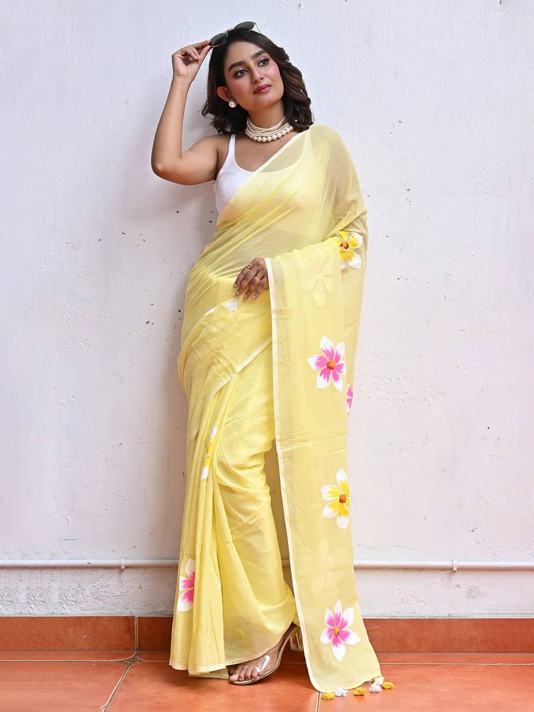 Lady Shopi Linen Printed Regular Saree With Unstitched Blouse Piece ( Yellow )     			Lady Shopi Linen Printed Regular Saree With Unstitched Blouse Piece ( Yellow )