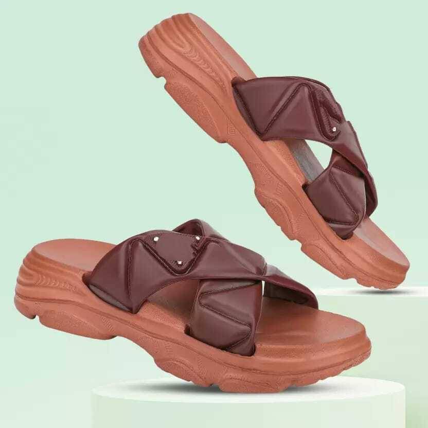     			PENNEN Brown Women's Floater Sandals