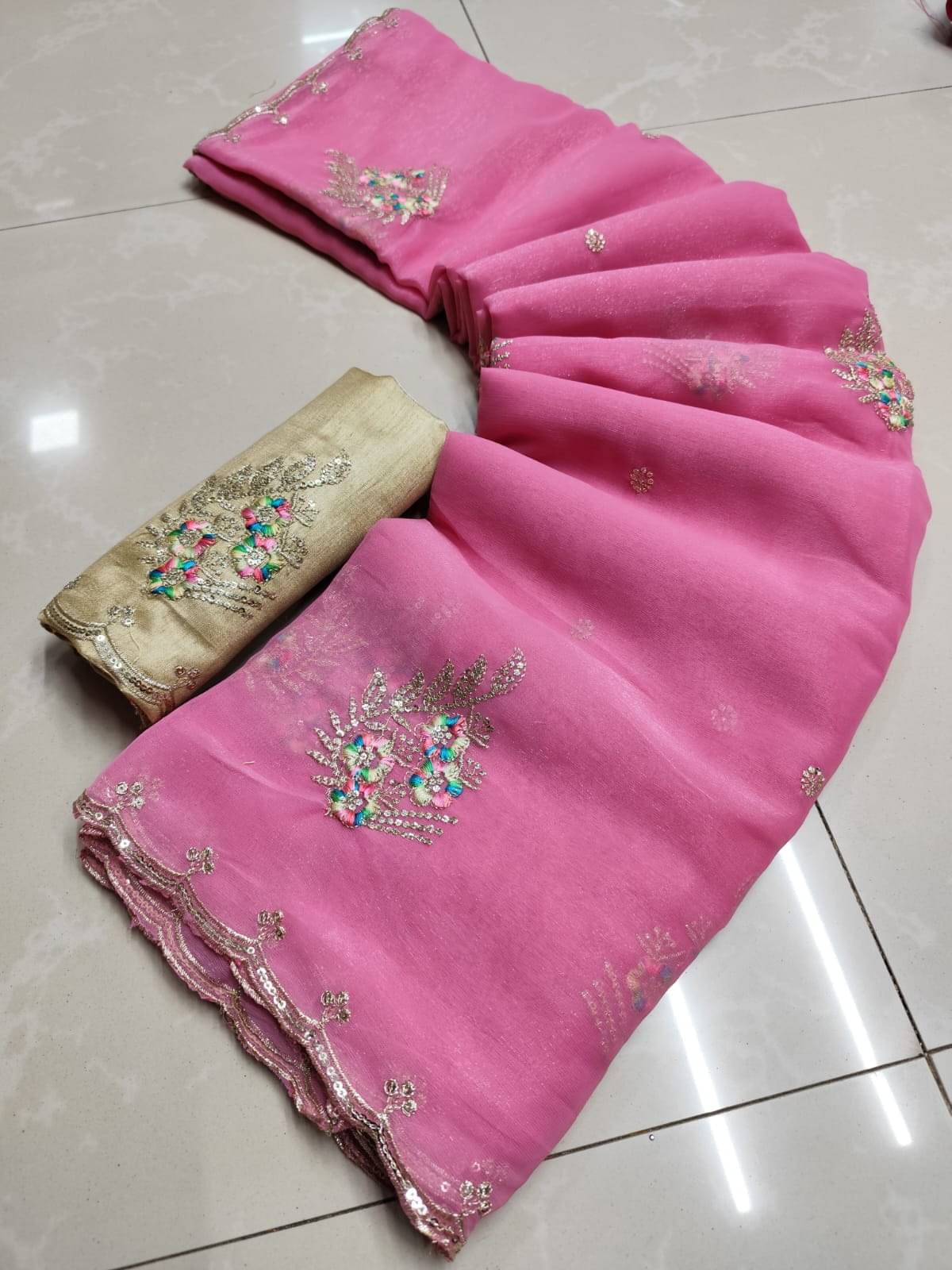     			Sareez House Chiffon Embroidered Regular Saree With Unstitched Blouse Piece ( Pink )