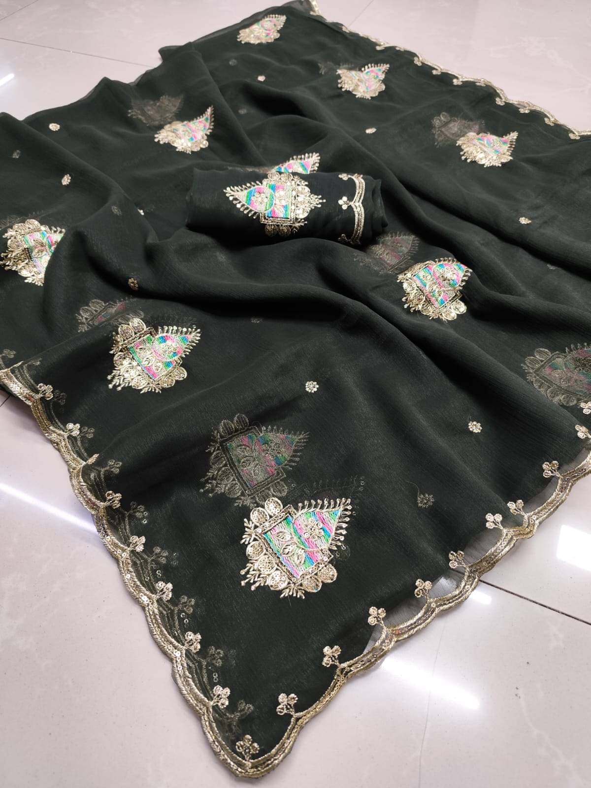     			Sareez House Georgette Embroidered Maheshwari Saree With Unstitched Blouse Piece ( Multicolor )