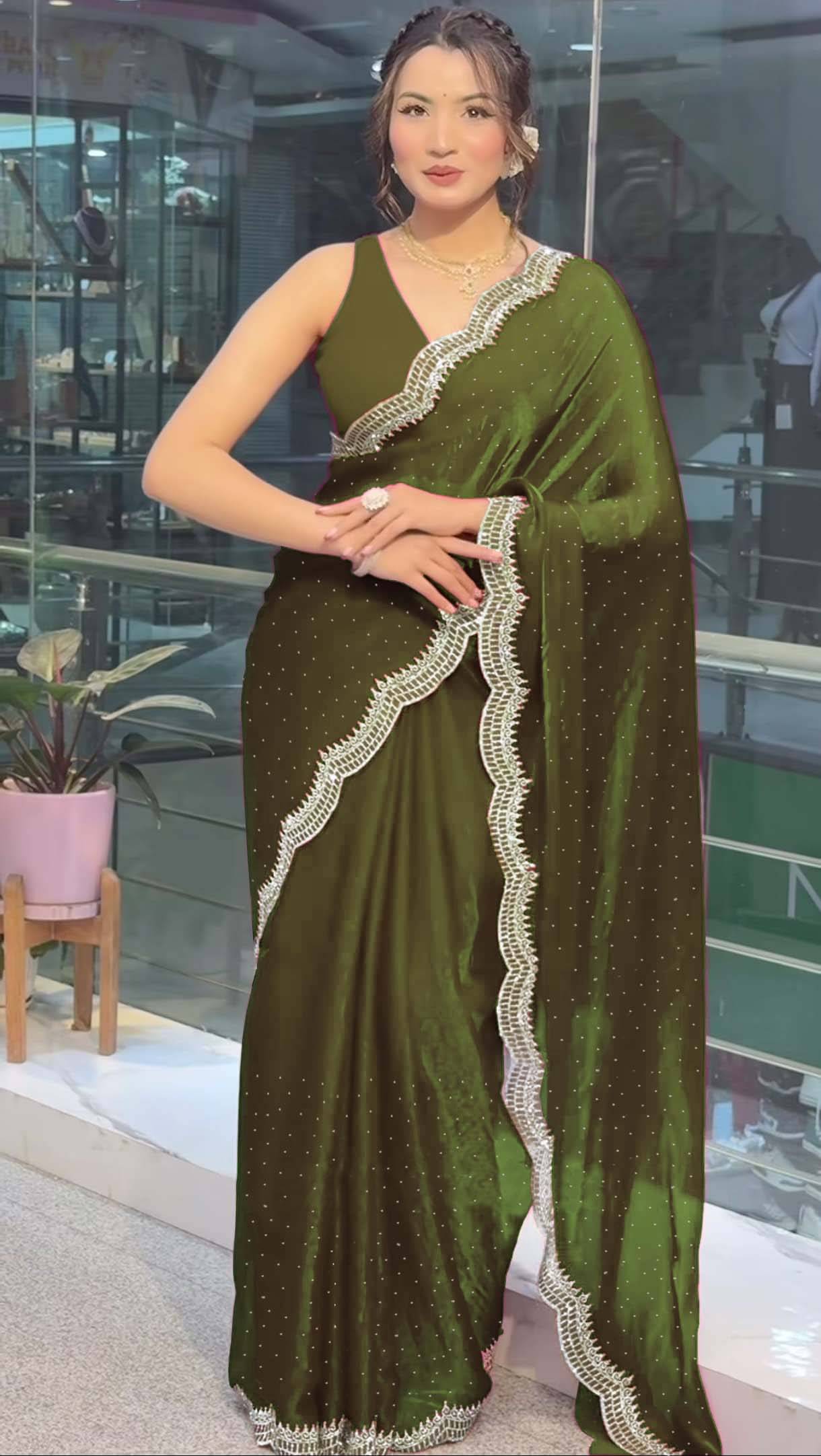     			Sareez House Jimmy Choo Solid Regular Saree With Unstitched Blouse Piece ( Multicolor )