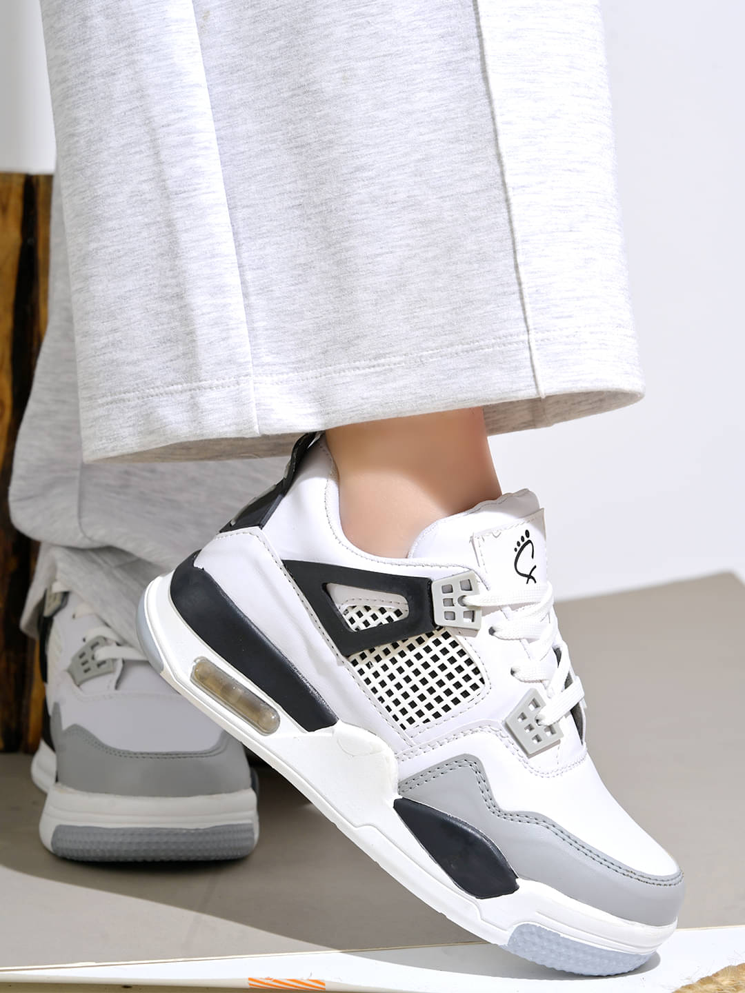     			Stylestry Light Grey Women's Sneakers