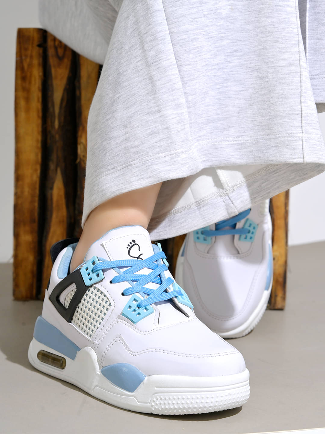     			Stylestry White Women's Sneakers
