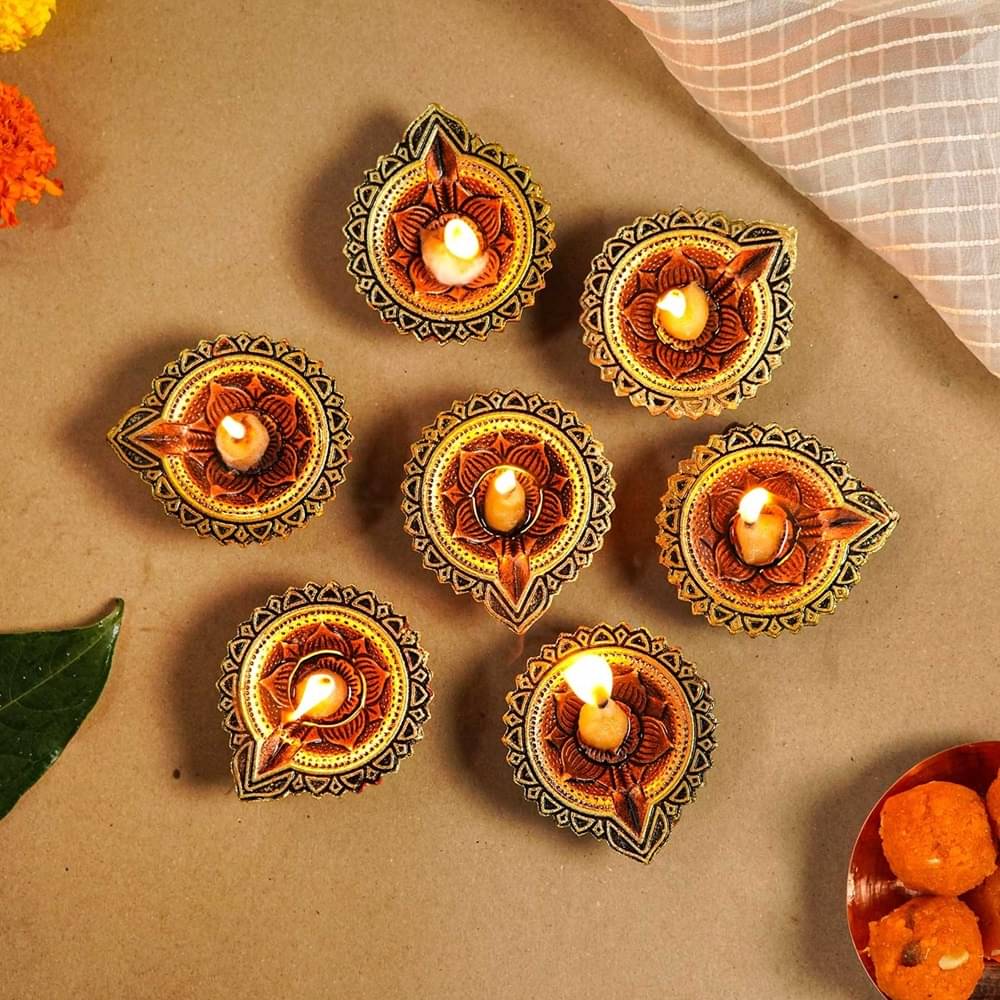 THE HANDICRAFTIAN Terracotta Designer Diya - Pack of 1 THE HANDICRAFTIAN Terracotta Designer Diya - Pack of 1