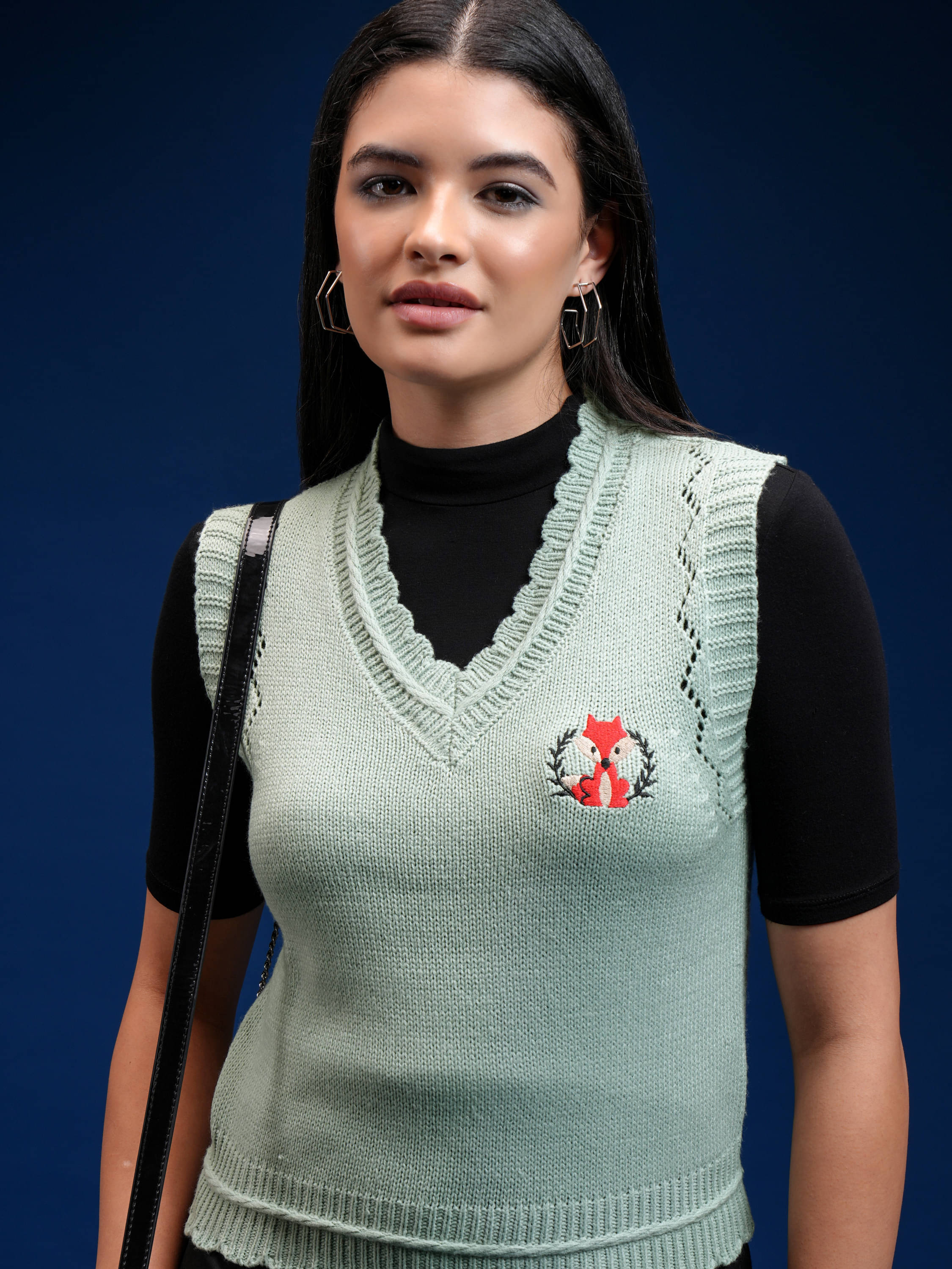     			Tokyo Talkies Women Acrylic V-Neck Pullover ( Green )