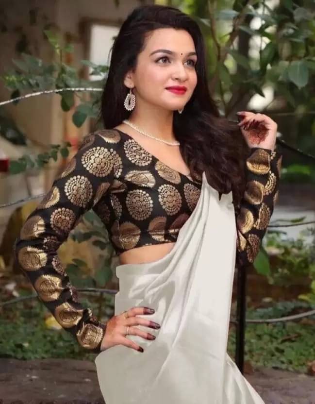     			varutex Satin Solid Regular Saree With Unstitched Blouse Piece ( White )