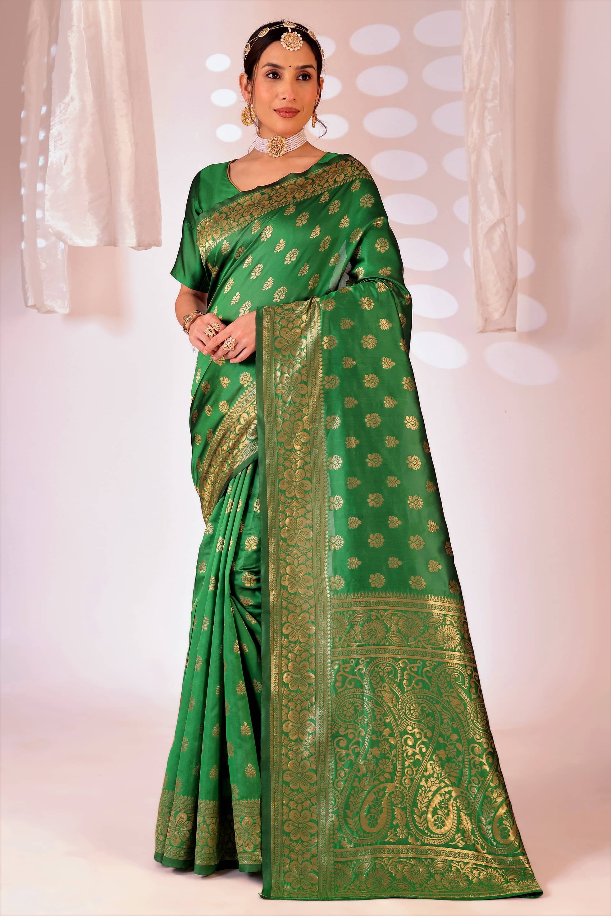 varutex Silk Woven Regular Saree With Unstitched Blouse Piece ( Green )     			varutex Silk Woven Regular Saree With Unstitched Blouse Piece ( Green )