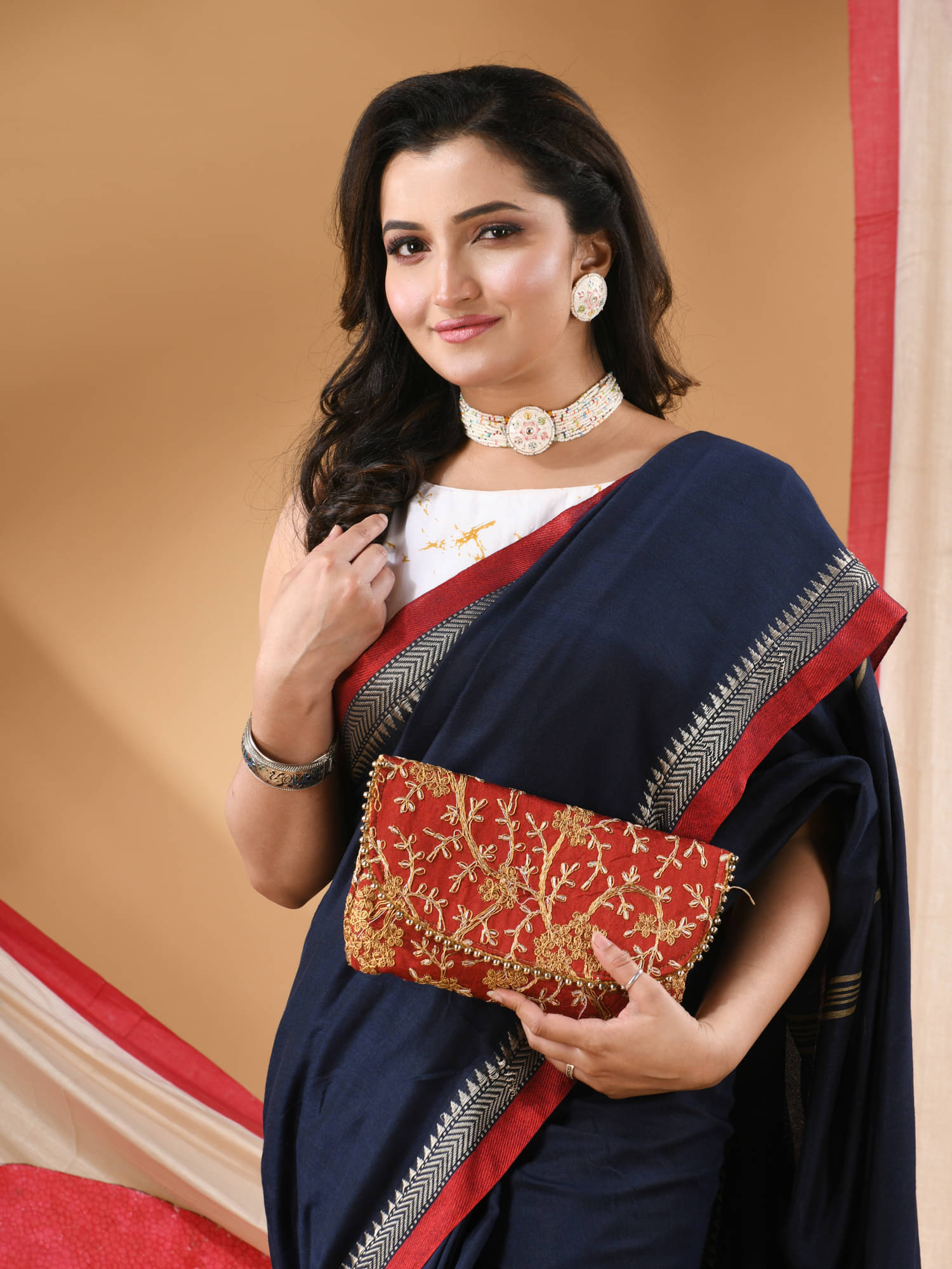 Desh Bidesh Cotton Self Design Regular Saree With Unstitched Blouse Piece ( Indigo ) Desh Bidesh Cotton Self Design Regular Saree With Unstitched Blouse Piece ( Indigo )