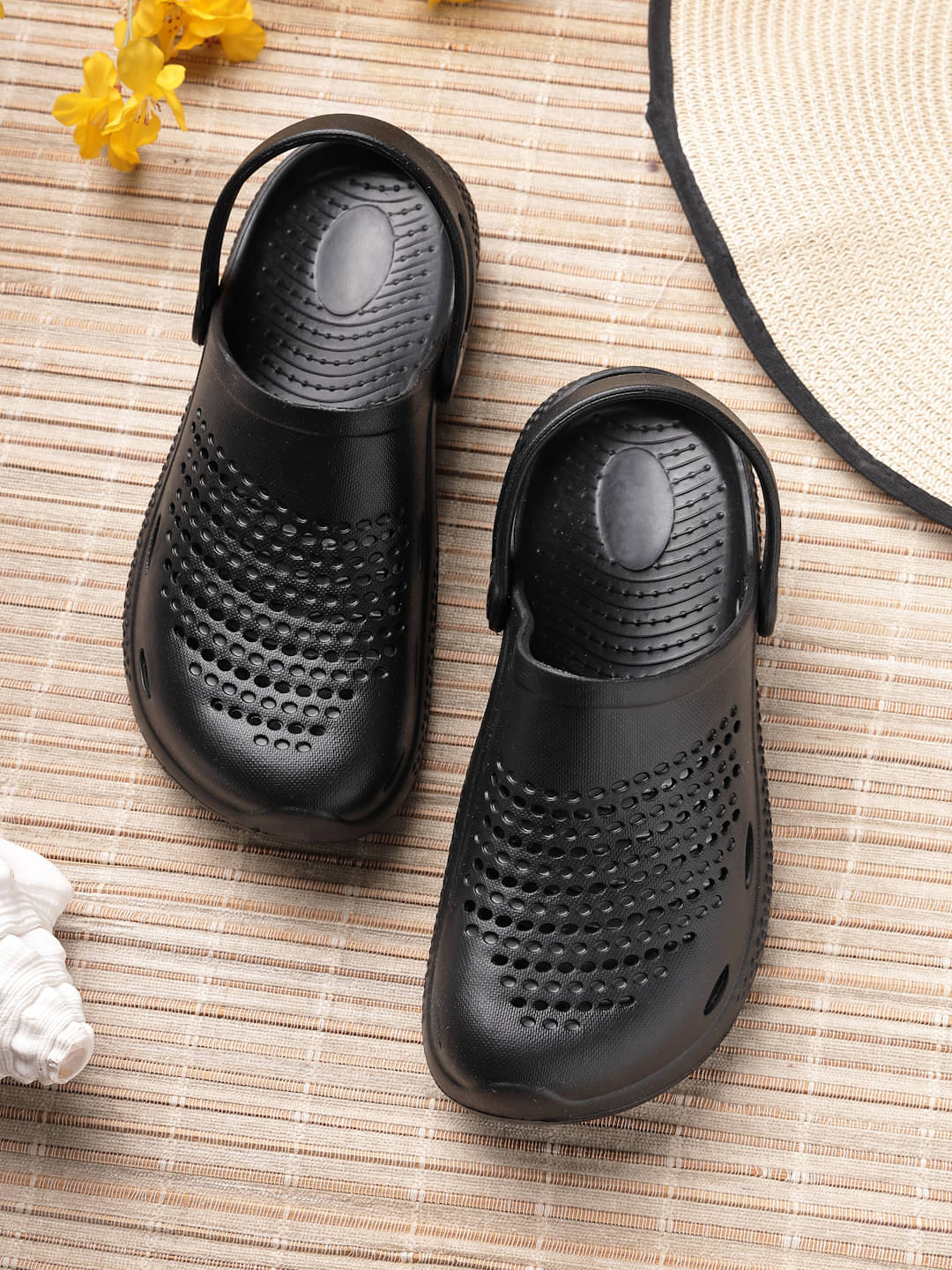     			Dewk Berries - Black Men's Clogs