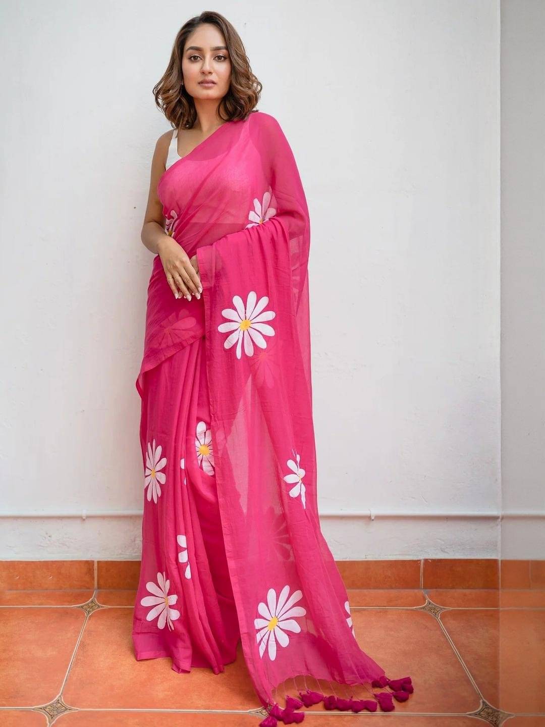     			SATVASHIV Linen Printed Regular Saree With Unstitched Blouse Piece ( Pink )