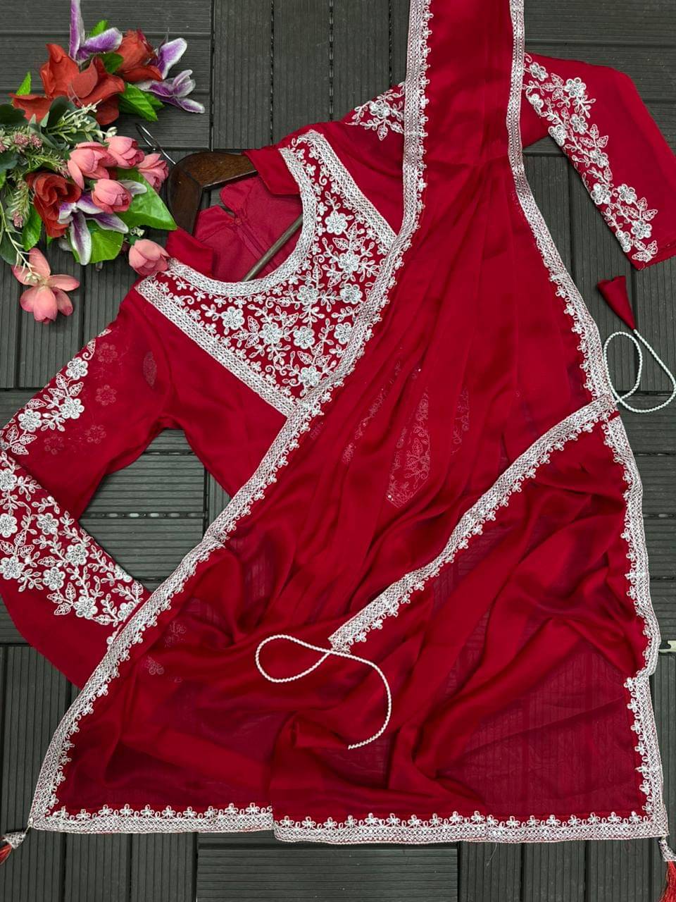     			THE PRIVATE LABLE Art Silk Printed Banarasi saree With Unstitched Blouse Piece ( Red )