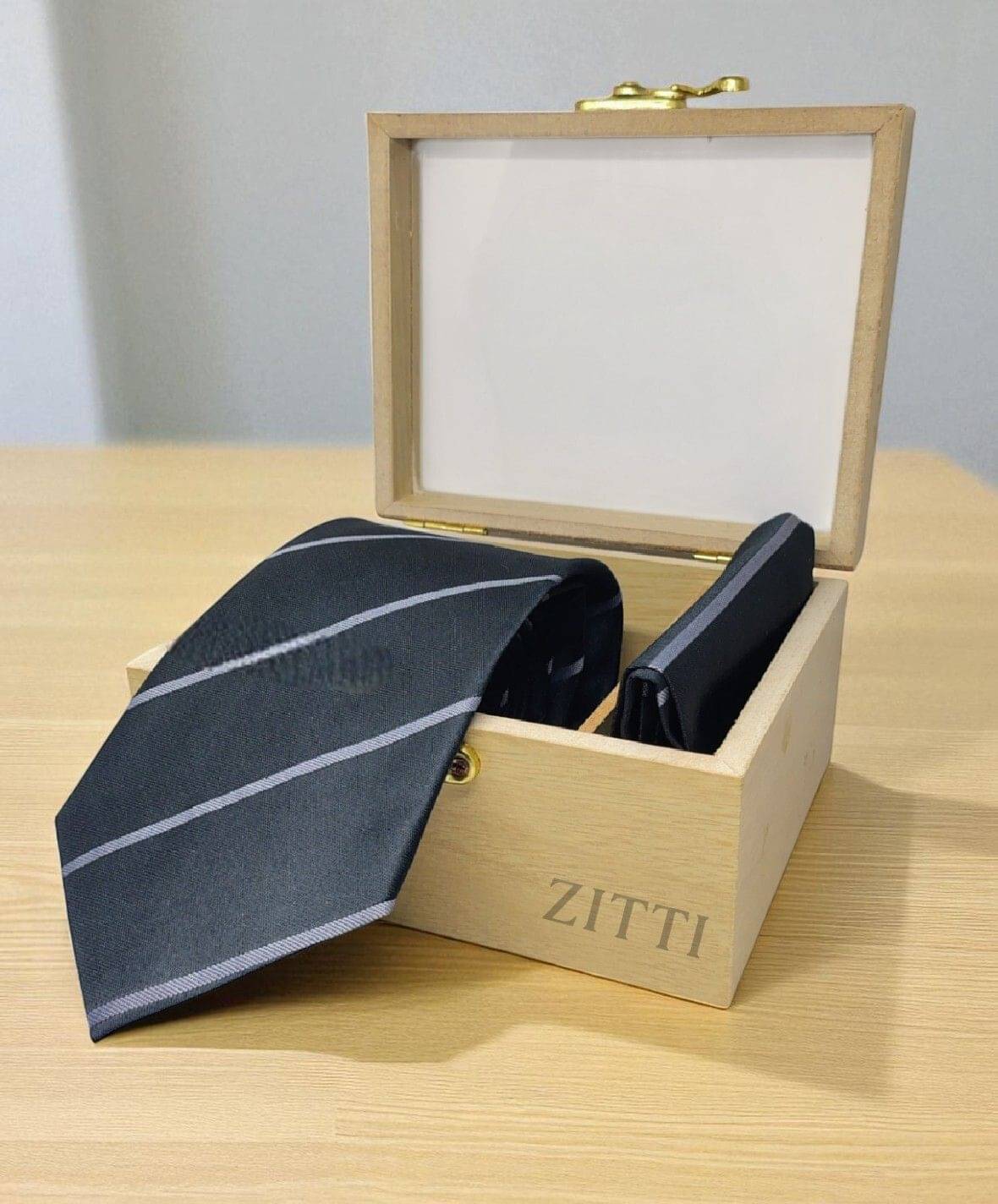     			ZITTI Black Stripes Silk Combo