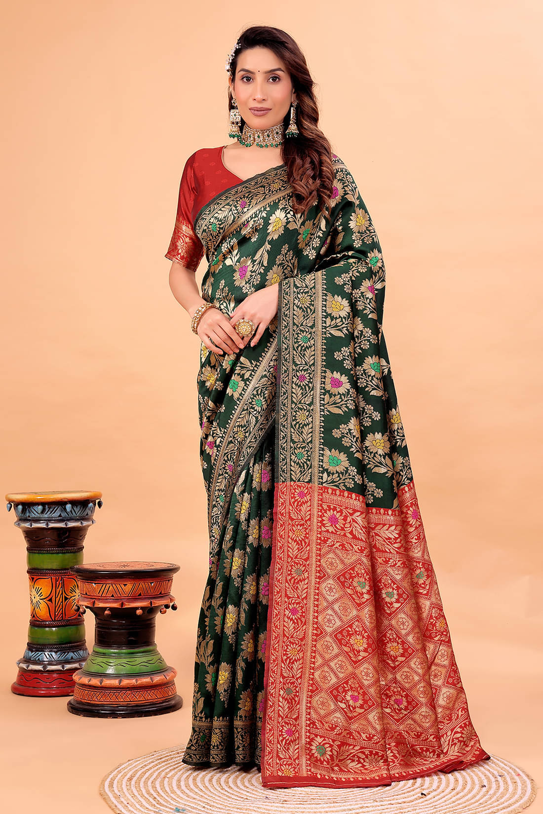 varutex Art Silk Solid Regular Saree With Unstitched Blouse Piece ( Green )     			varutex Art Silk Solid Regular Saree With Unstitched Blouse Piece ( Green )