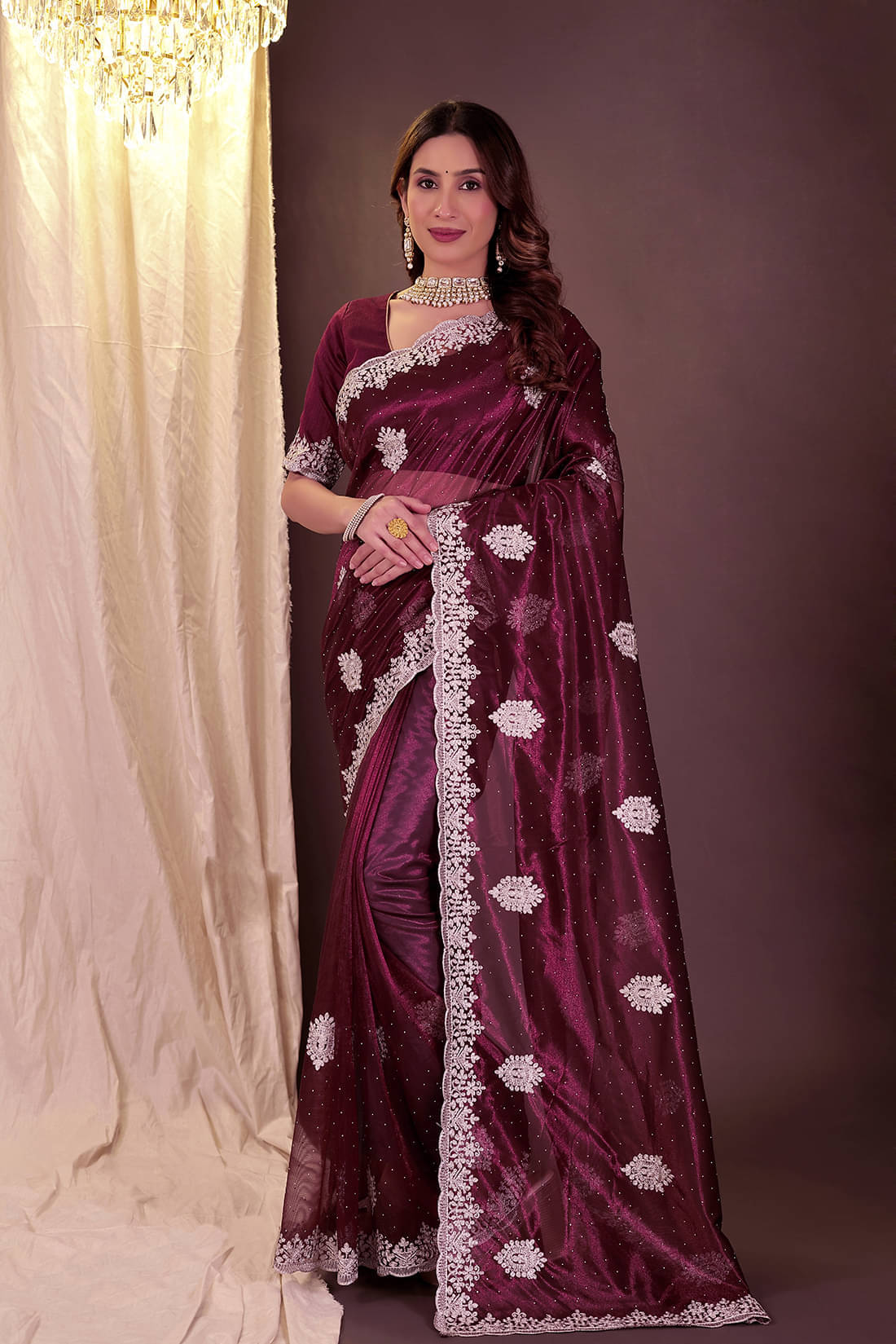     			varutex Organza Embellished Regular Saree With Unstitched Blouse Piece ( Wine )