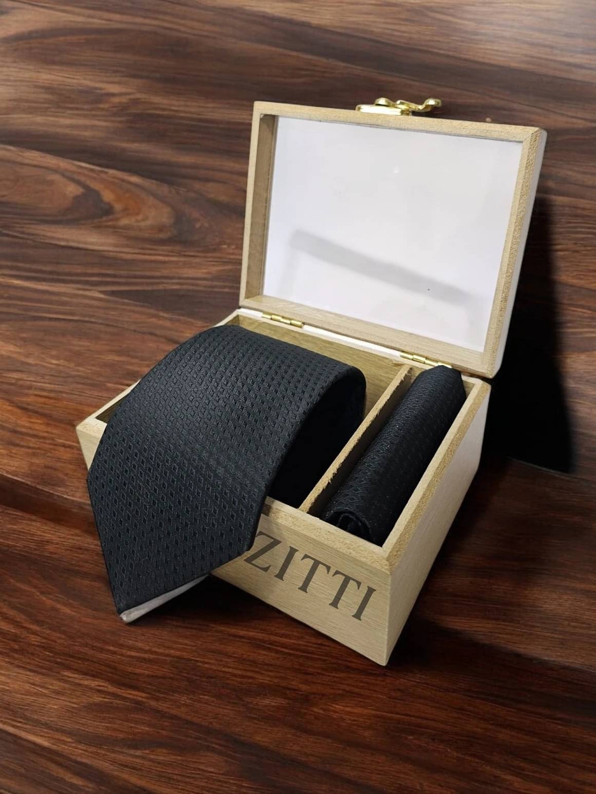     			ZITTI Black Abstract Silk Combo