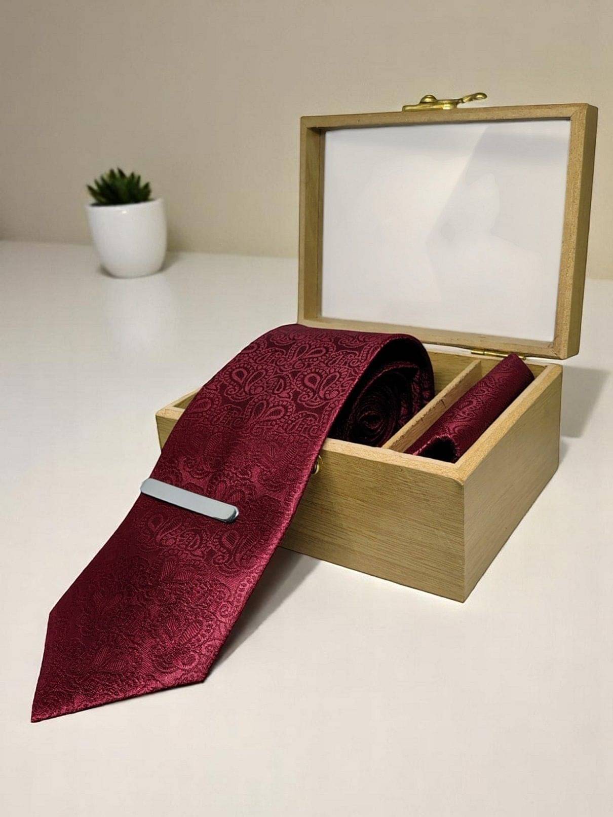     			ZITTI Maroon Abstract Silk Combo