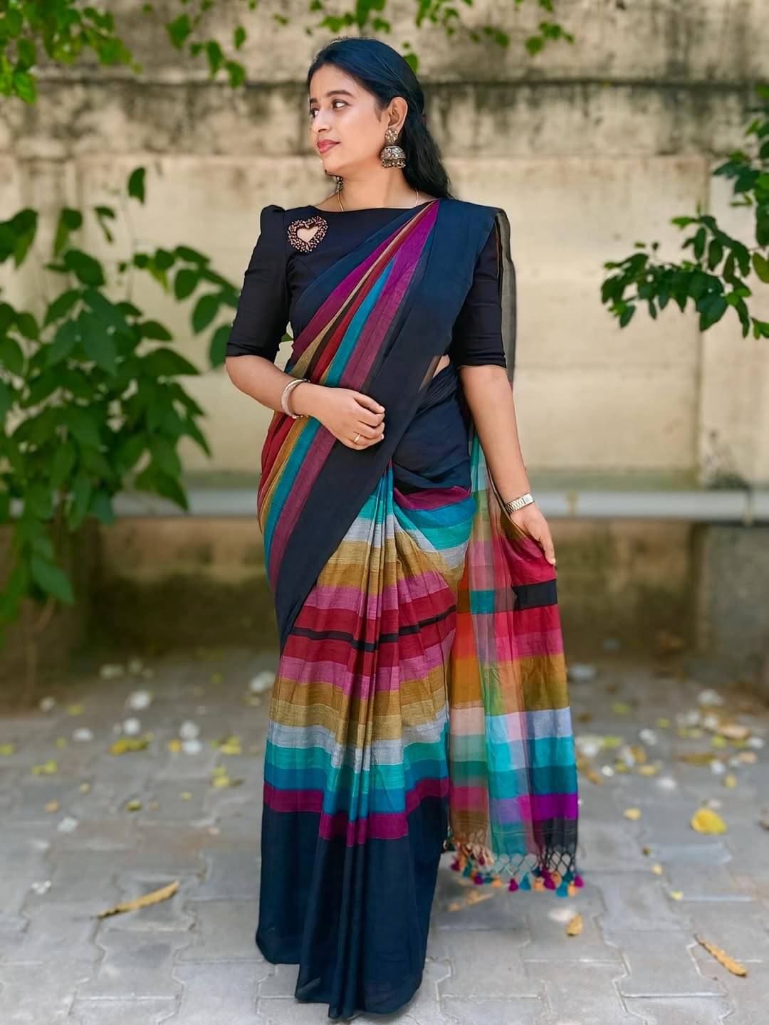 A TO Z CART Linen Printed Regular Saree With Unstitched Blouse Piece ( Black ) A TO Z CART Linen Printed Regular Saree With Unstitched Blouse Piece ( Black )