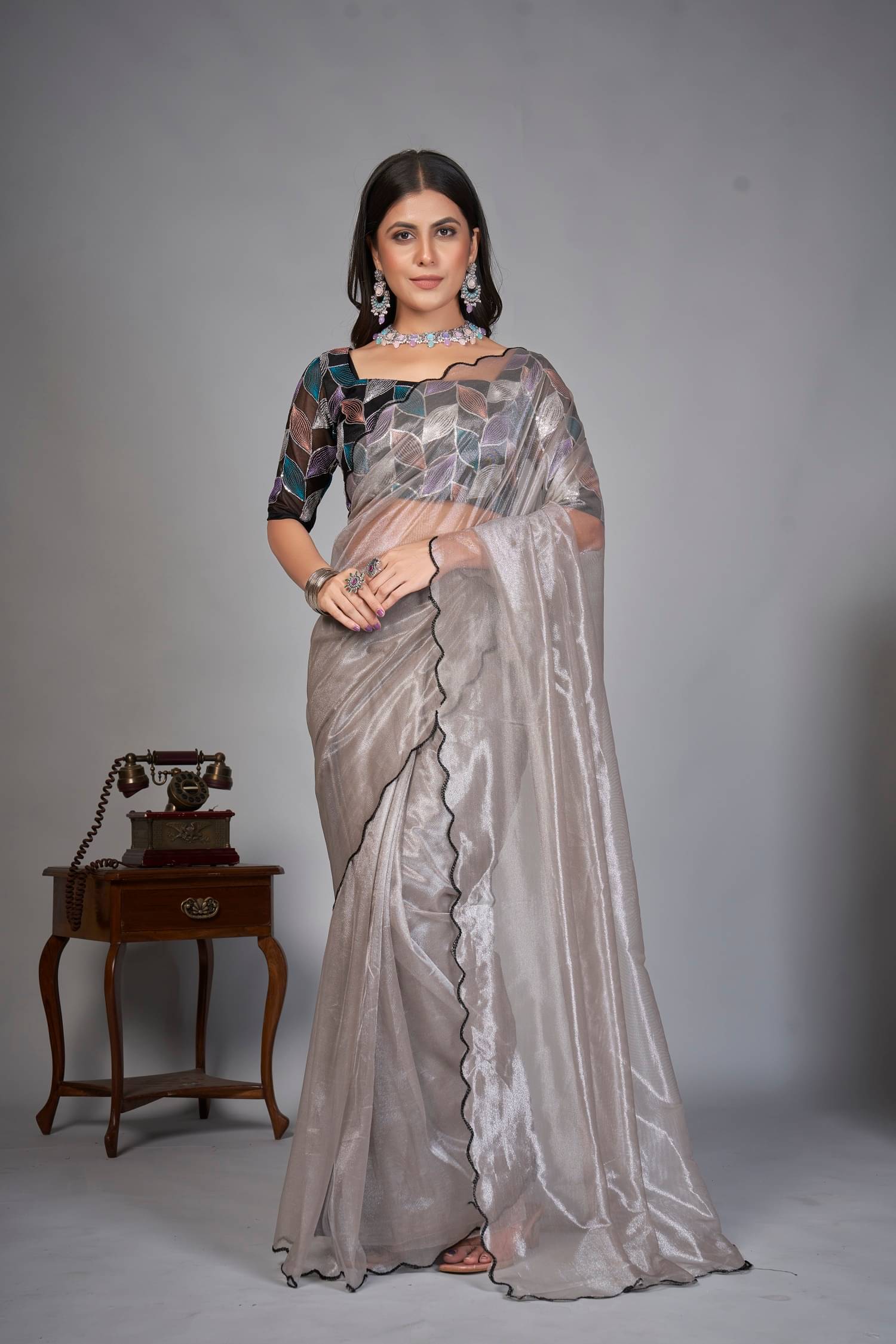     			SATVASHIV Organza Solid Regular Saree With Unstitched Blouse Piece ( Grey )