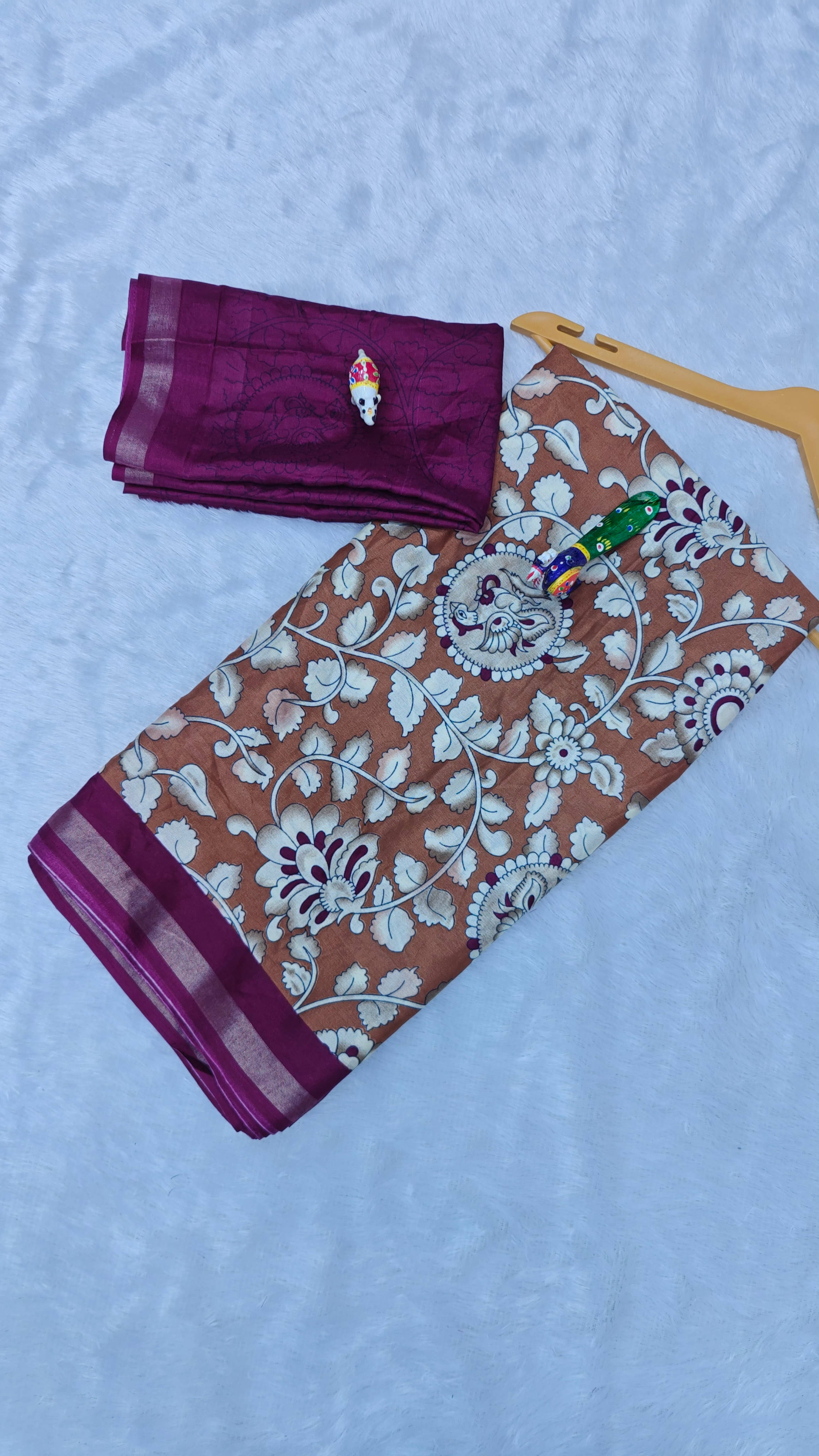 SHIRODHARI Cotton Blend Printed Sambalpuri Saree With Unstitched Blouse Piece ( Brown ) SHIRODHARI Cotton Blend Printed Sambalpuri Saree With Unstitched Blouse Piece ( Brown )