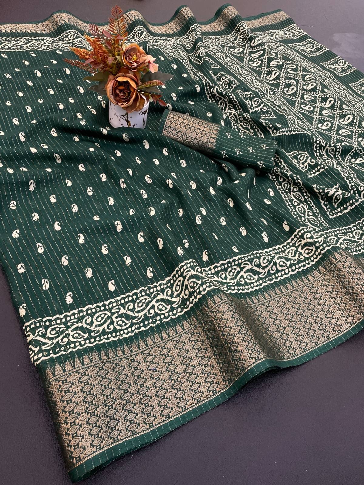     			INDIAN SILKS Viscose Woven Regular Saree With Unstitched Blouse Piece ( Green )