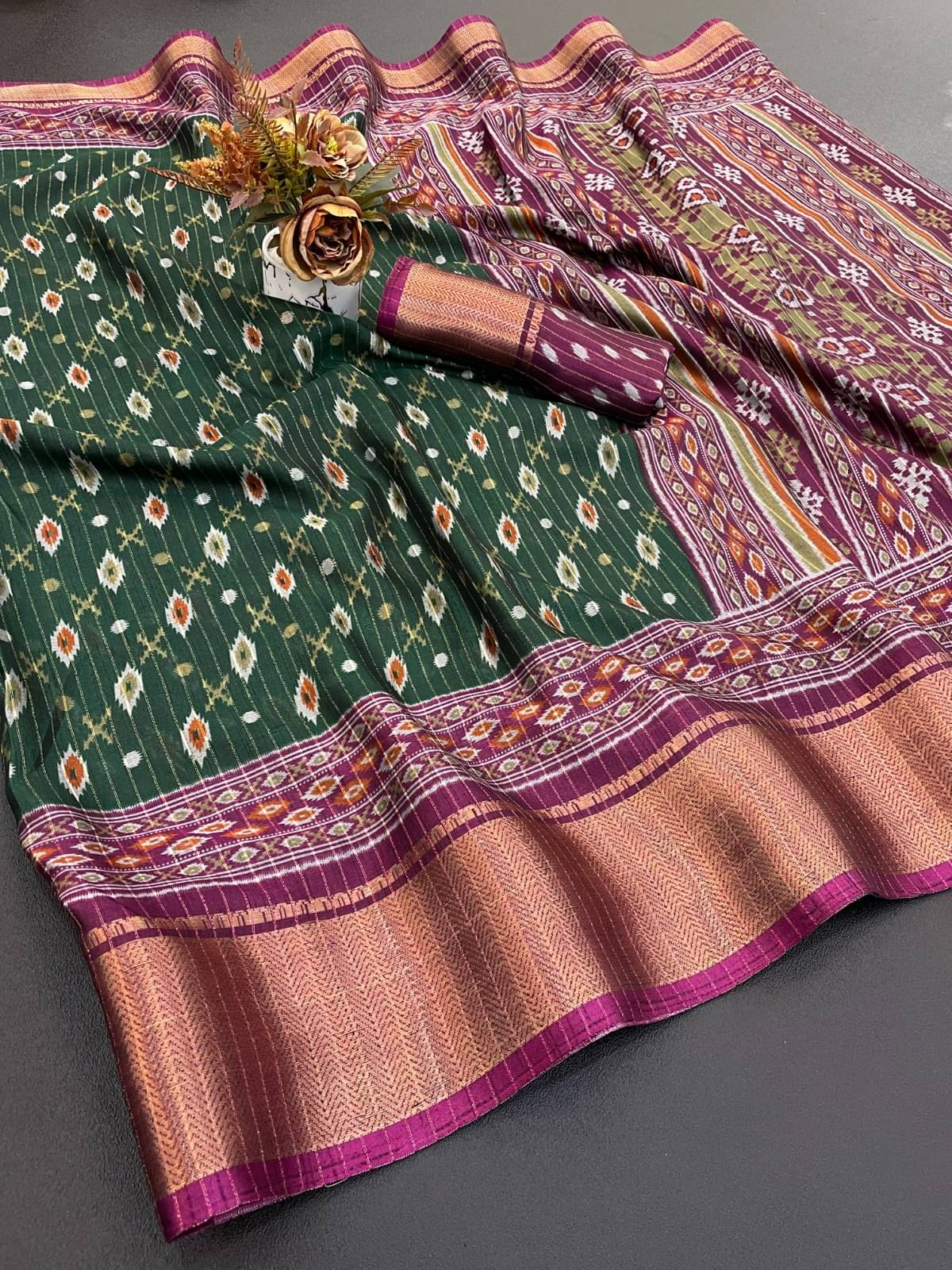     			THE PRIVATE LABLE Viscose Printed Regular Saree With Unstitched Blouse Piece ( Green )