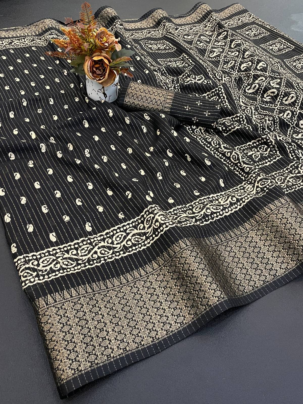 THE PRIVATE LABLE Viscose Printed Regular Saree With Unstitched Blouse Piece ( Black ) THE PRIVATE LABLE Viscose Printed Regular Saree With Unstitched Blouse Piece ( Black )