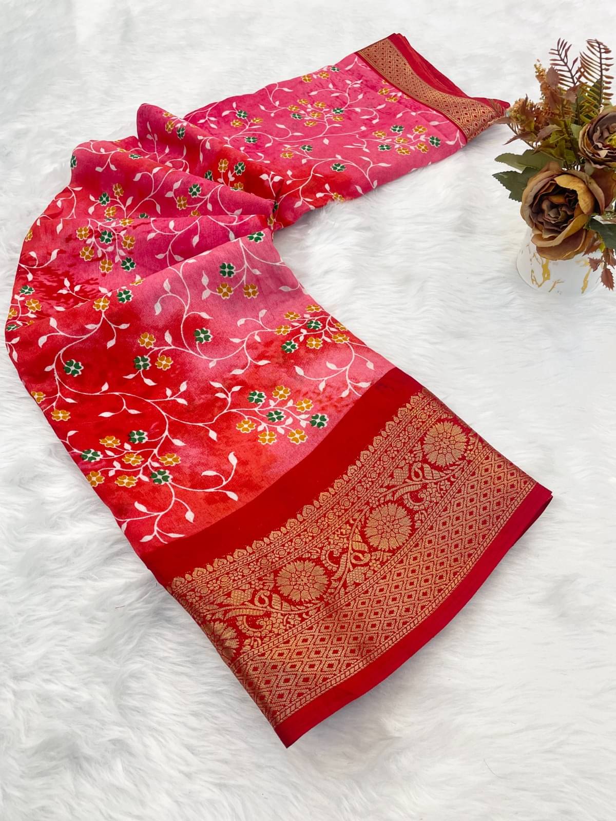 THE PRIVATE LABLE Viscose Printed Regular Saree With Unstitched Blouse Piece ( Red ) THE PRIVATE LABLE Viscose Printed Regular Saree With Unstitched Blouse Piece ( Red )