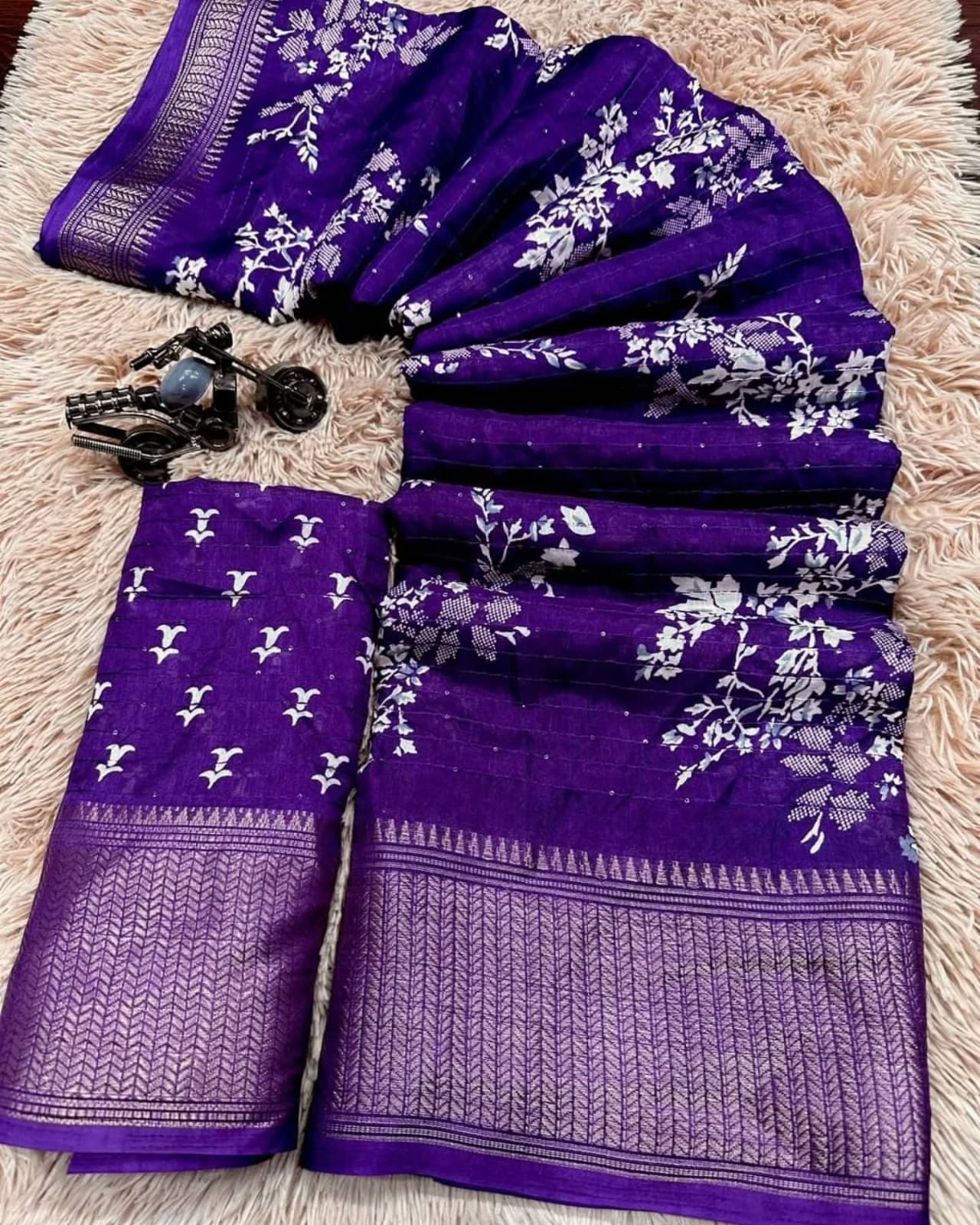     			THE PRIVATE LABLE Viscose Printed Regular Saree With Unstitched Blouse Piece ( Navy Blue )