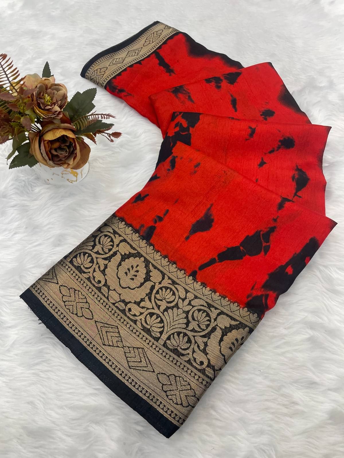 THE PRIVATE LABLE Viscose Printed Regular Saree With Unstitched Blouse Piece ( Red ) THE PRIVATE LABLE Viscose Printed Regular Saree With Unstitched Blouse Piece ( Red )