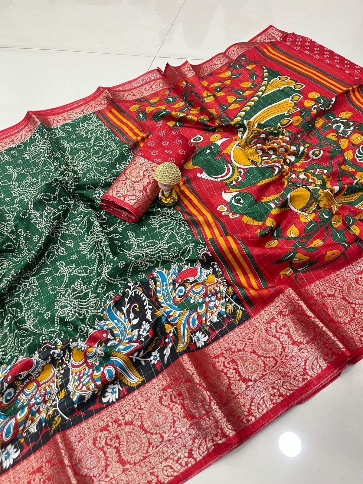     			THE PRIVATE LABLE Viscose Printed Regular Saree With Unstitched Blouse Piece ( Green )
