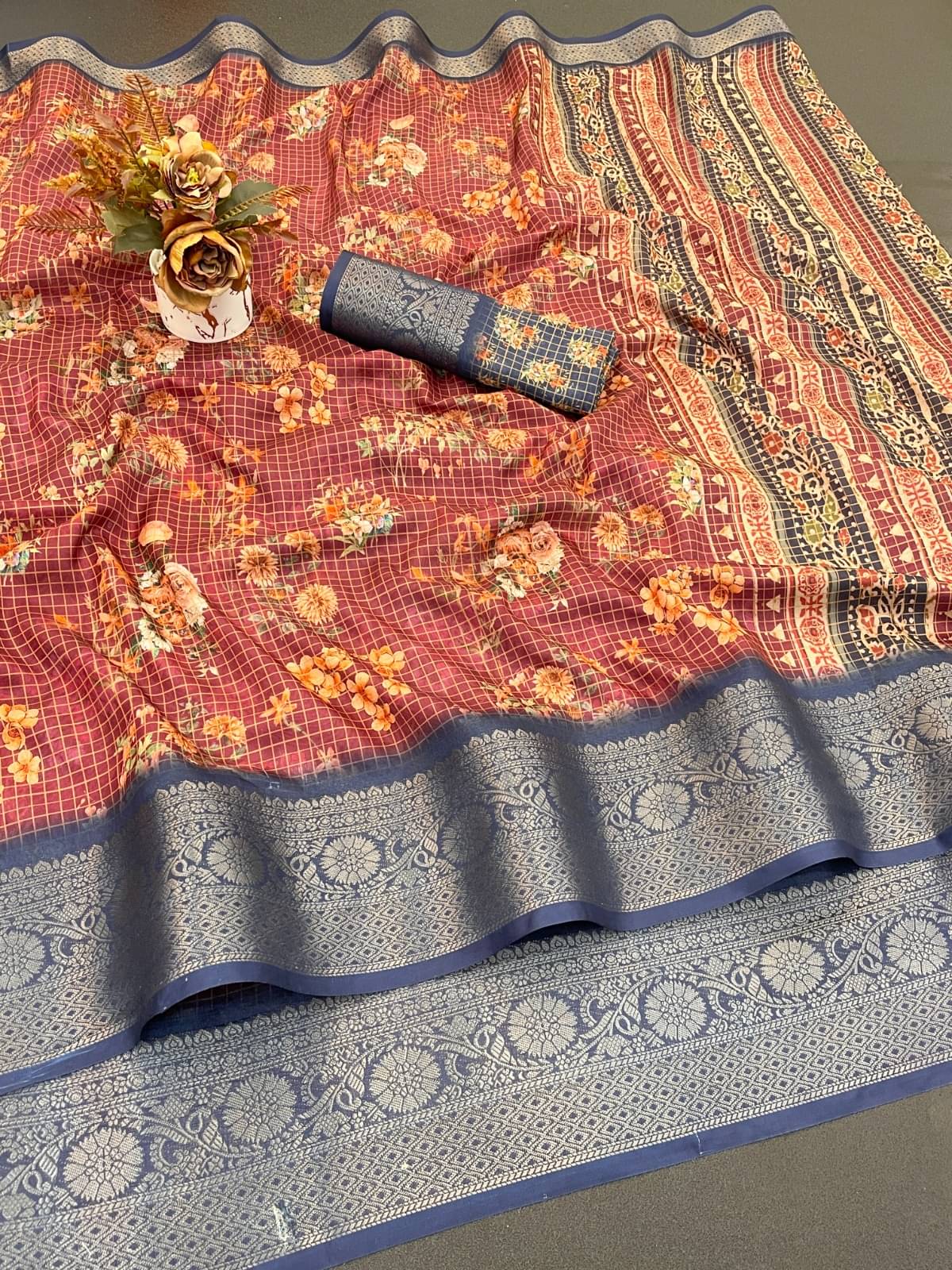     			THE PRIVATE LABLE Viscose Printed Regular Saree With Unstitched Blouse Piece ( Maroon )