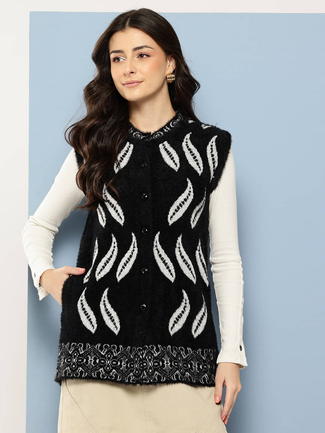 Aarika Woollen Round Neck Women's Buttoned Cardigans - Black ( Pack of 1 ) Aarika Woollen Round Neck Women's Buttoned Cardigans - Black ( Pack of 1 )