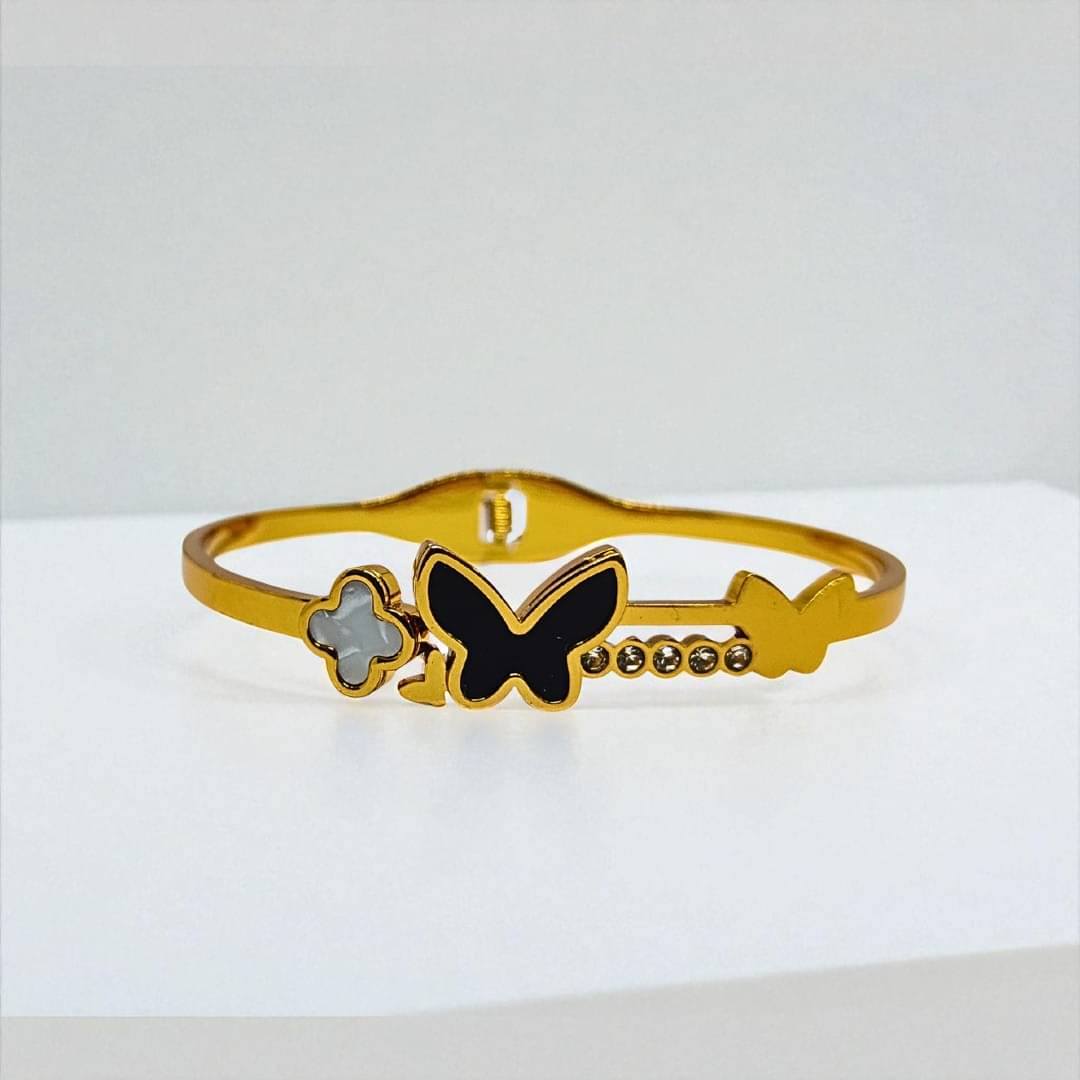     			Belaci Gold Bracelet ( Pack of 1 )