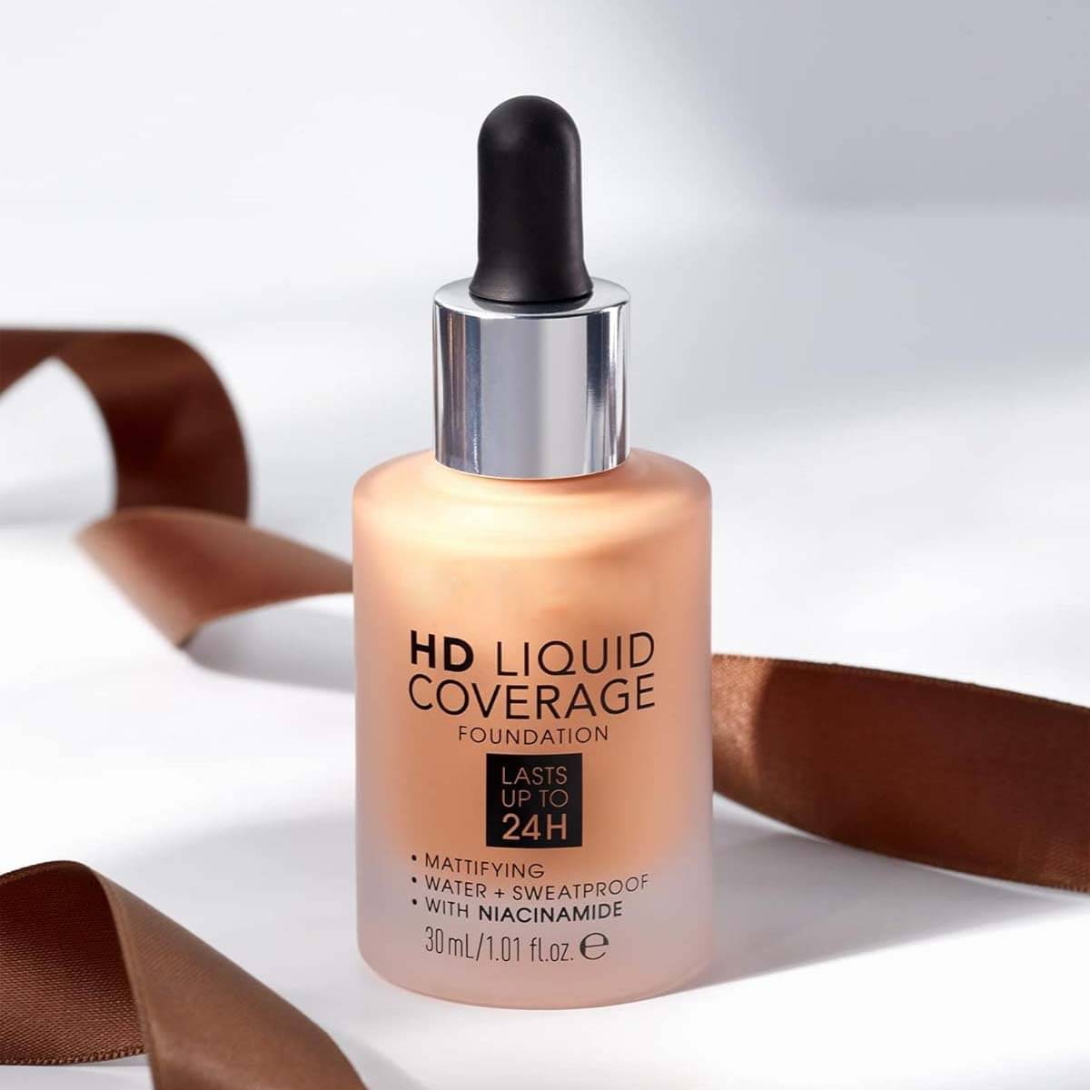     			DAIMANPU Matte Liquid For Oily Skin Light Foundation Pack of 1