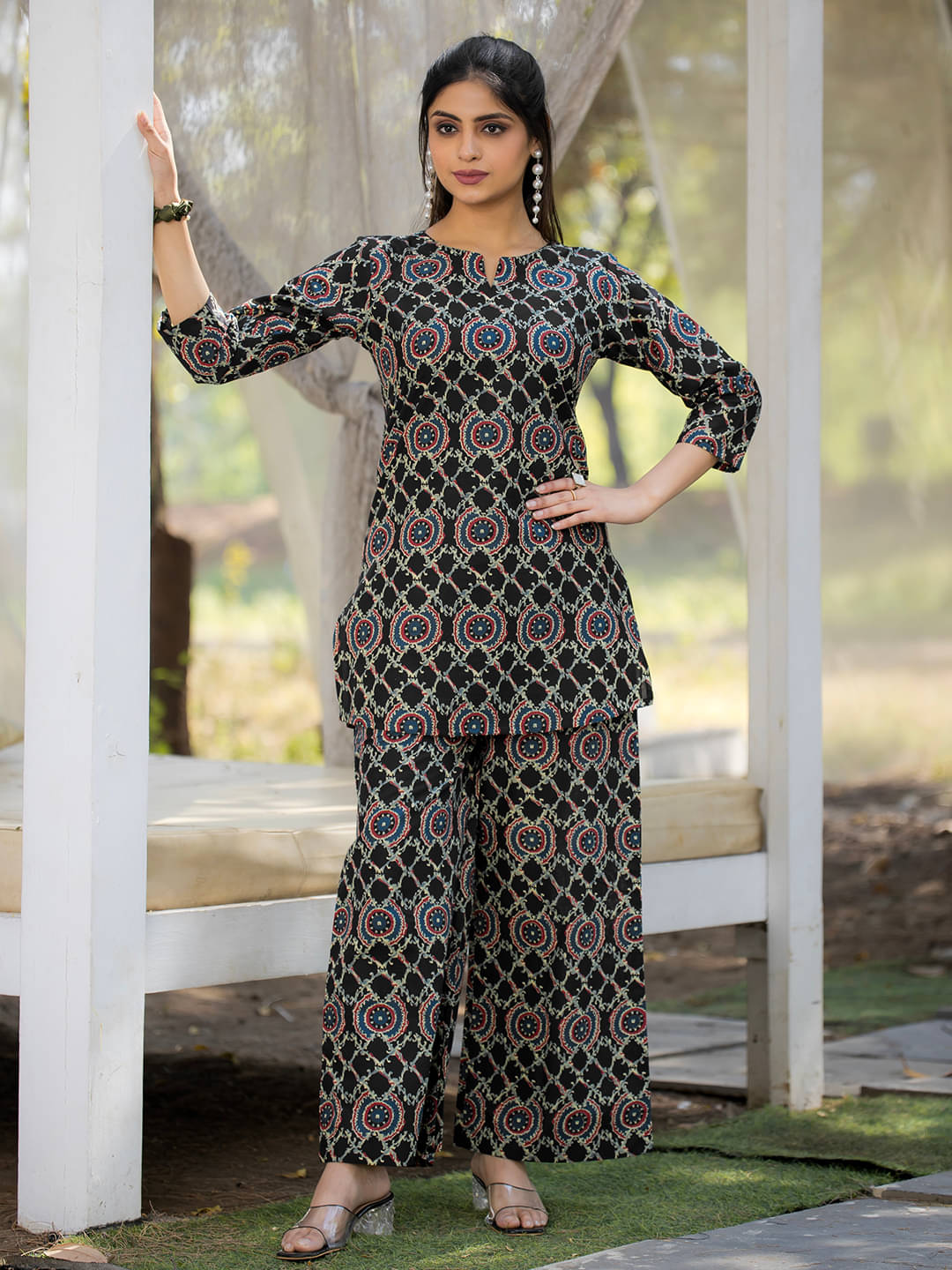     			Ethnic Basket Women Tunic With Palazzos Co-Ord Set ( Black )