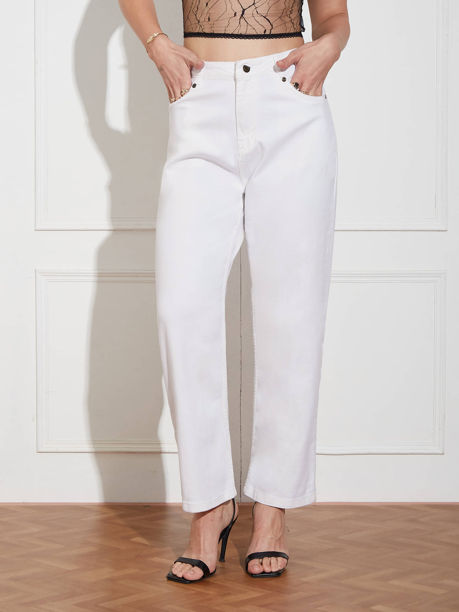     			Miss Chase Women's Tapered Fit Mid-Rise Jeans ( White )