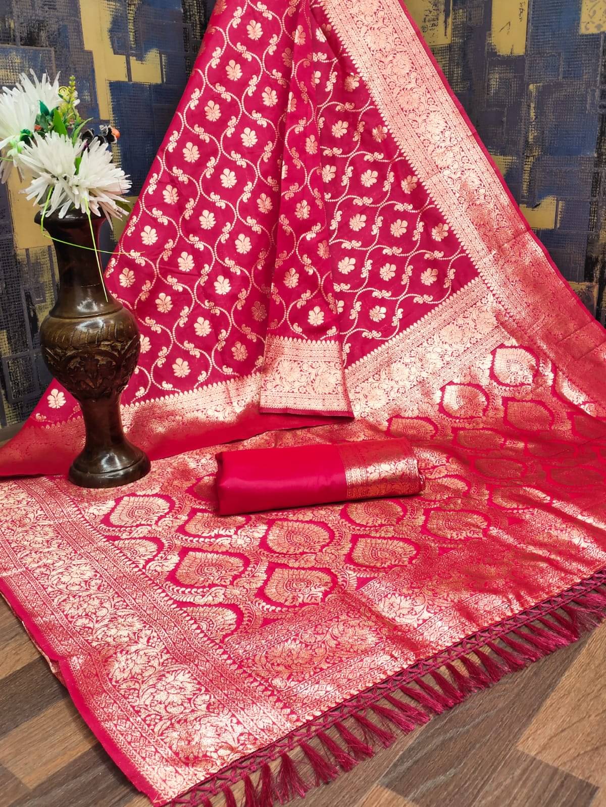     			Nil Madhav Art Art Silk Embellished Banarasi saree With Unstitched Blouse Piece ( Pink )