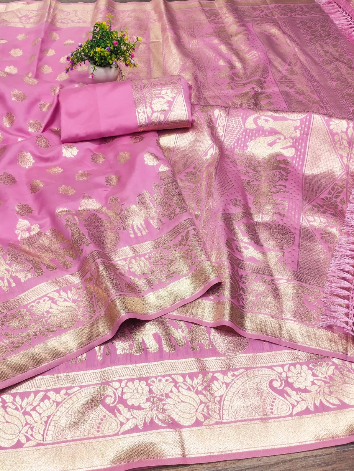     			Nil Madhav Art Art Silk Embellished Kanjeevaram Sarees With Unstitched Blouse Piece ( Pink )