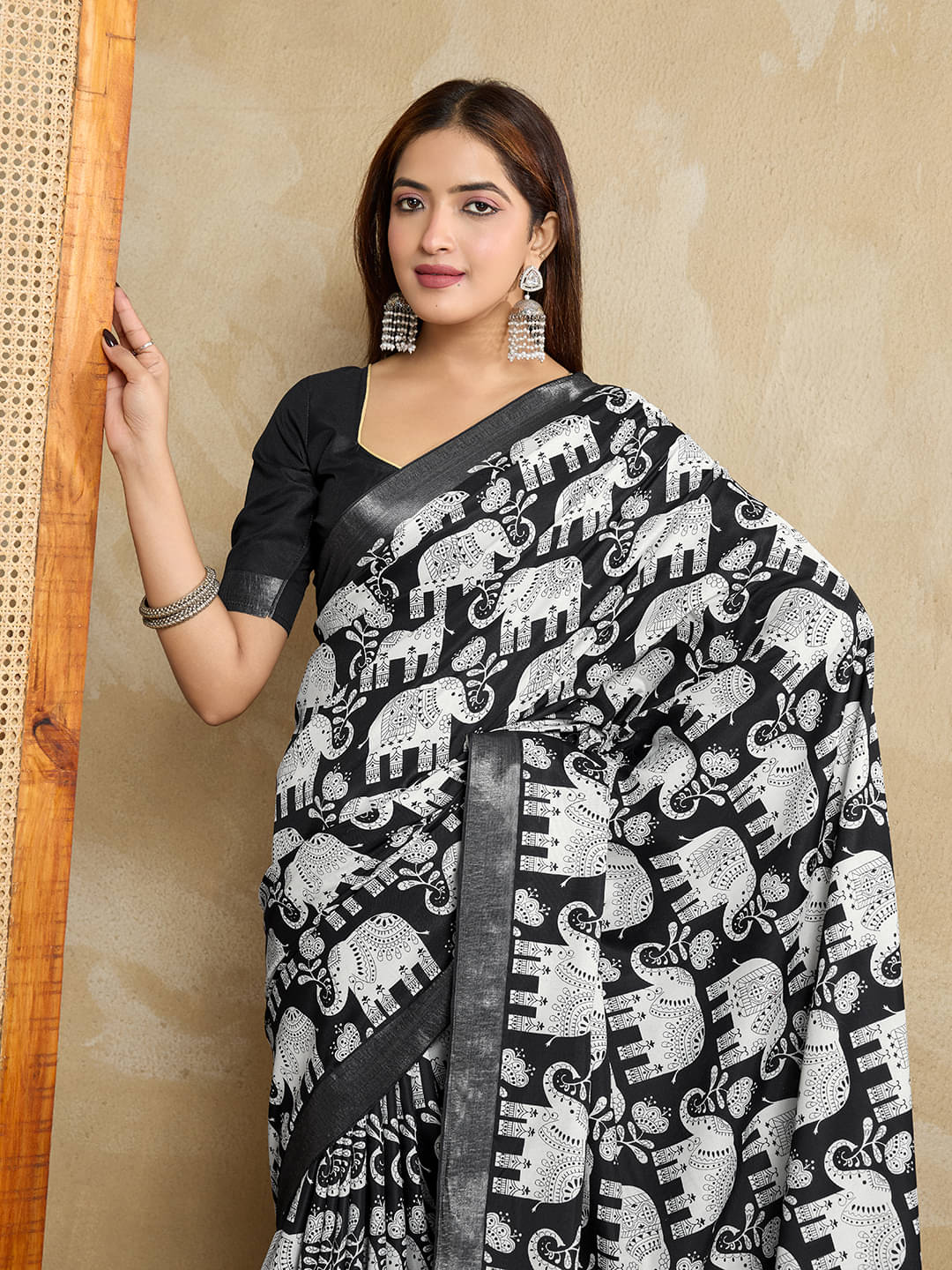     			Nil Madhav Art Cotton Blend Self Design Regular Saree With Unstitched Blouse Piece ( Black )