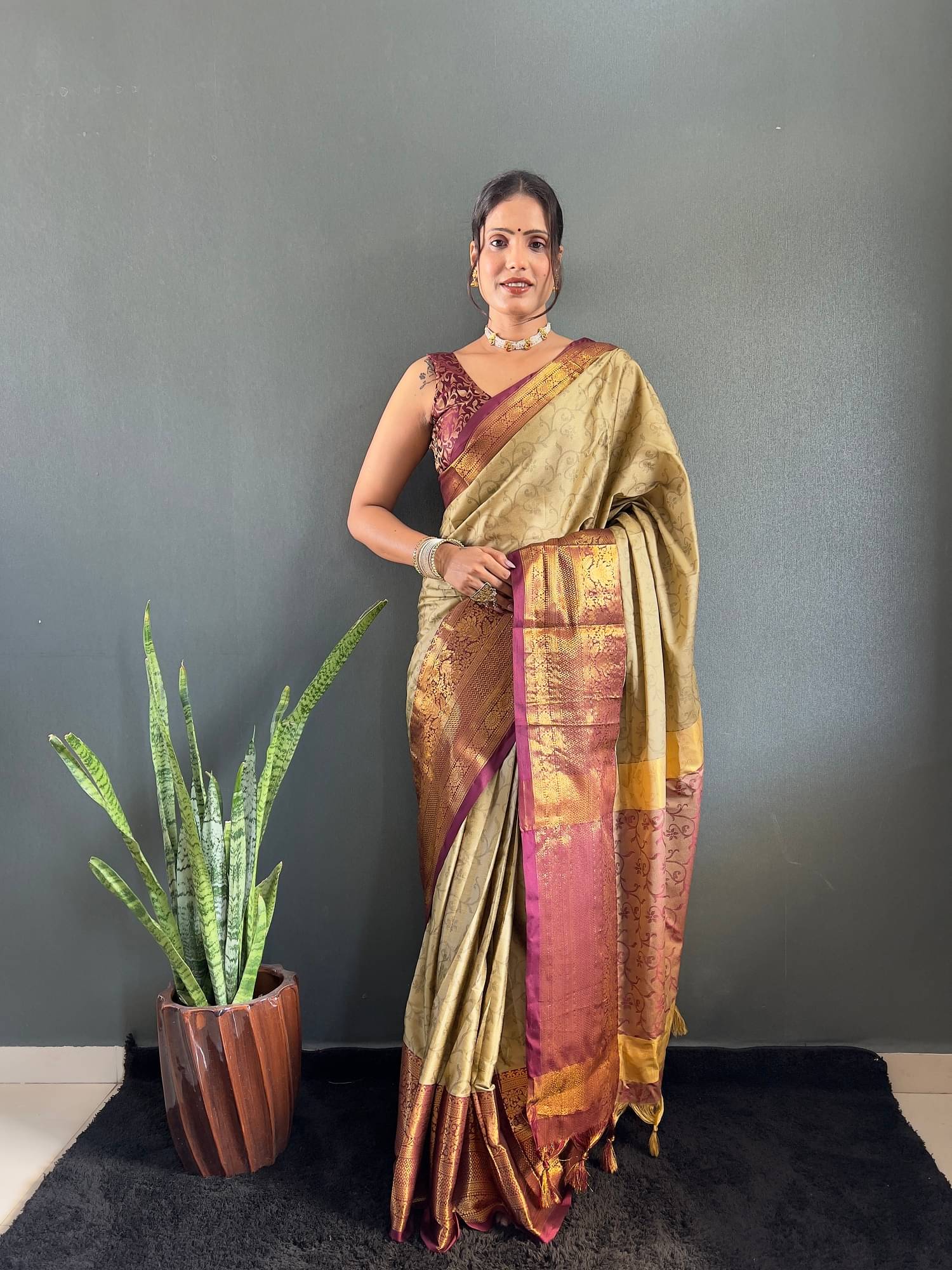     			SATVASHIV Cotton Silk Woven Regular Saree With Unstitched Blouse Piece ( Beige )