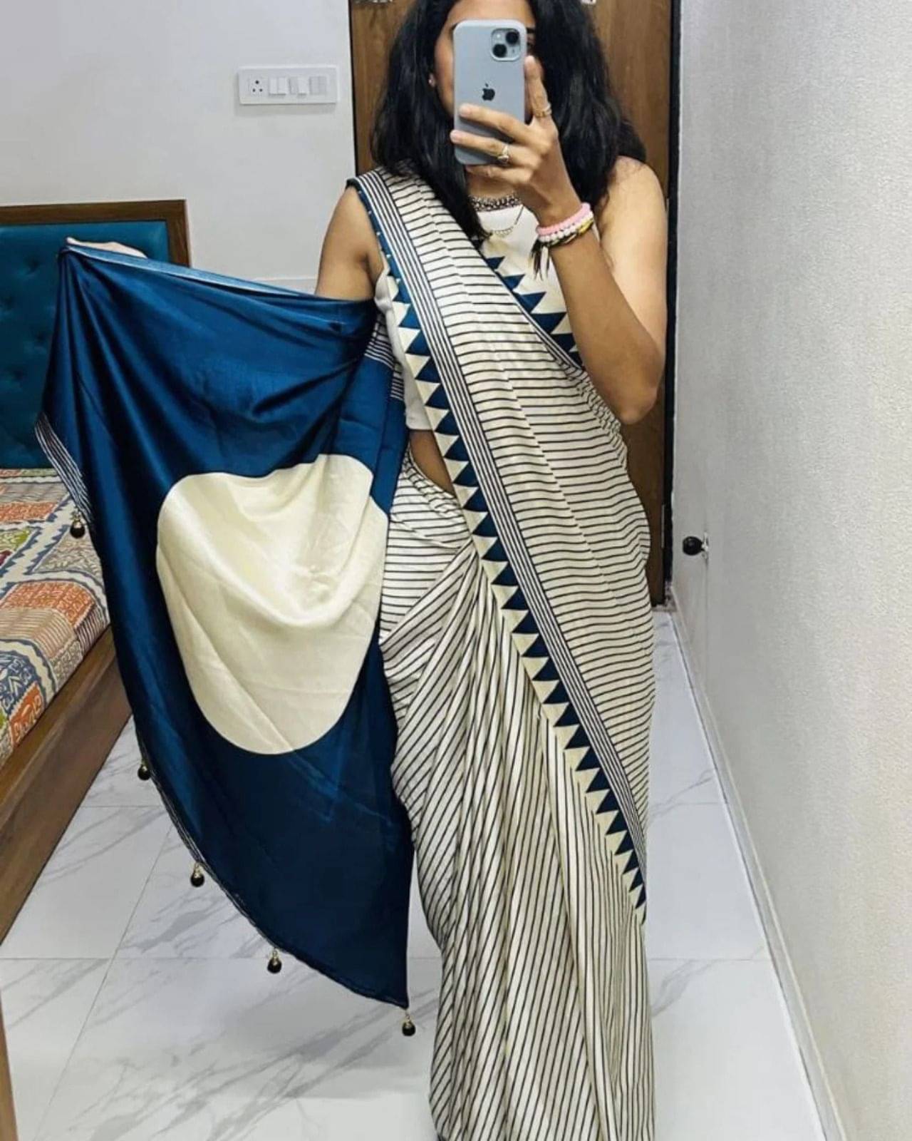     			SATVASHIV Satin Striped Regular Saree With Unstitched Blouse Piece ( Rama )