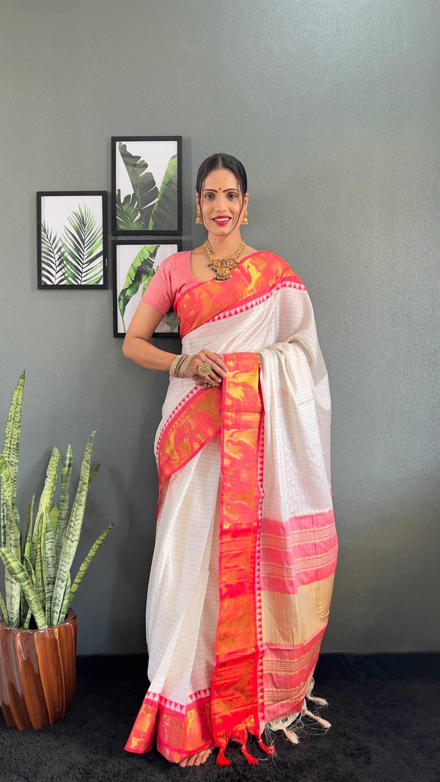 SATVASHIV Silk Checked Regular Saree With Unstitched Blouse Piece ( Red ) SATVASHIV Silk Checked Regular Saree With Unstitched Blouse Piece ( Red )