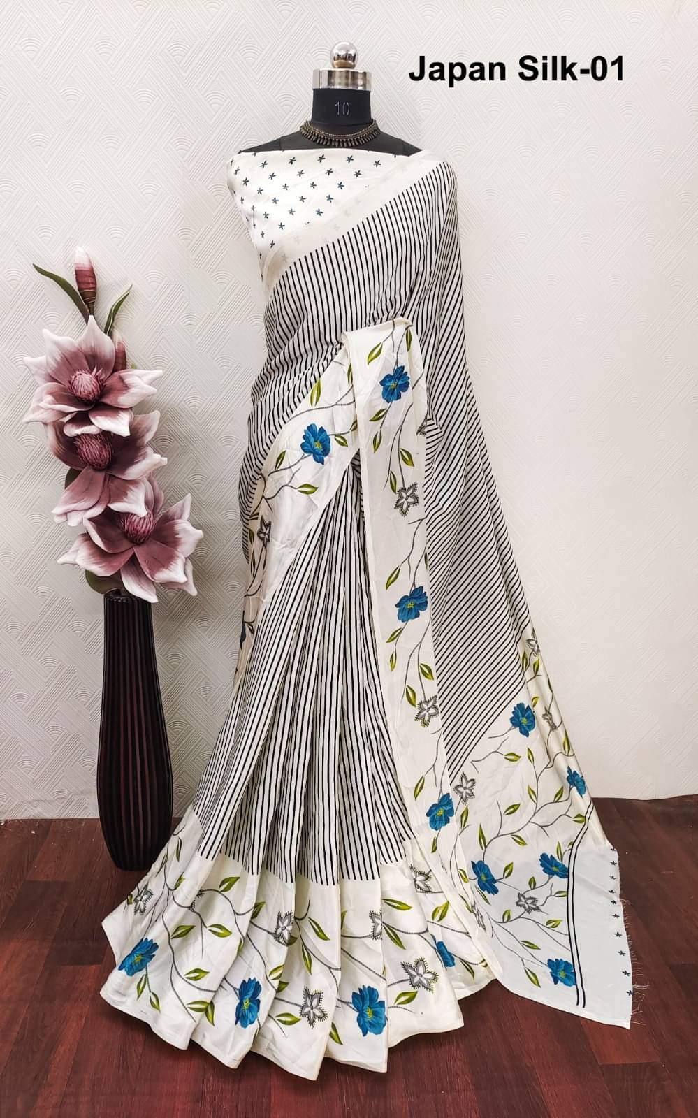     			Sitanjali Crepe Printed Sambalpuri Saree With Unstitched Blouse Piece ( White )