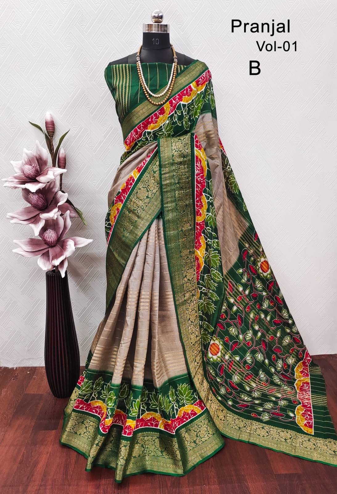     			Sitanjali Silk Blend Printed Sambalpuri Saree With Unstitched Blouse Piece ( GREEN )