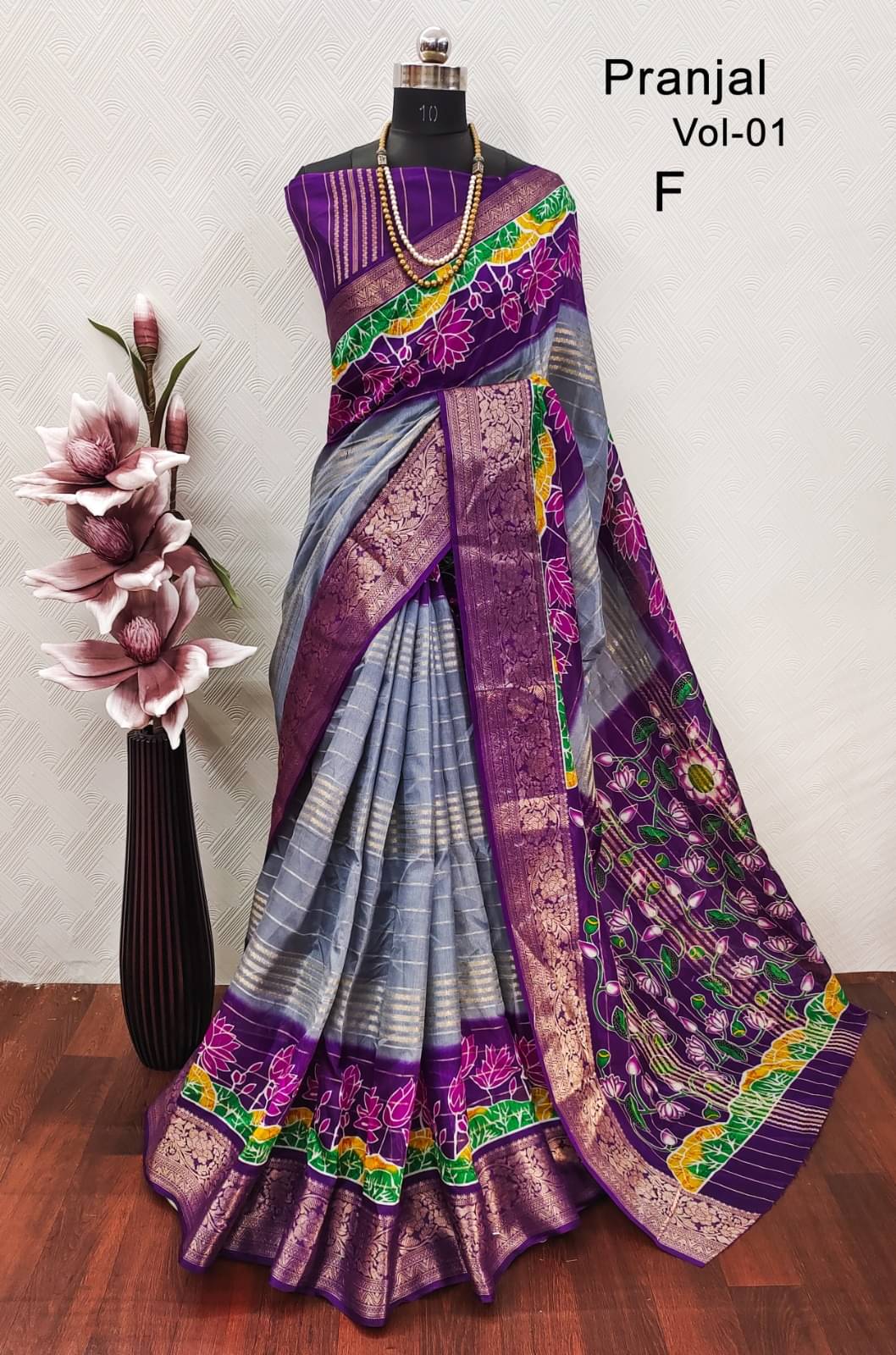     			Sitanjali Silk Blend Printed Sambalpuri Saree With Unstitched Blouse Piece ( Lavender )