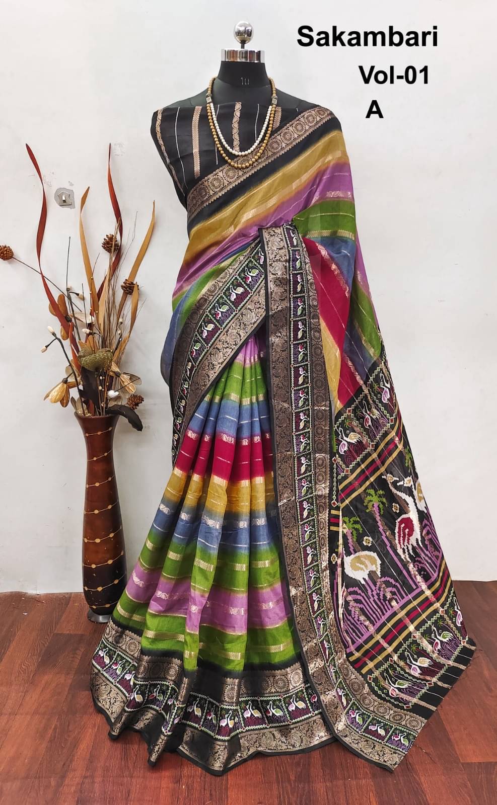     			Sitanjali Silk Blend Printed Sambalpuri Saree With Unstitched Blouse Piece ( Black )