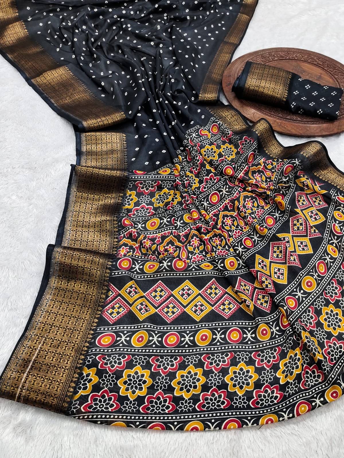     			Sitanjali Silk Blend Printed Sambalpuri Saree With Unstitched Blouse Piece ( Black )