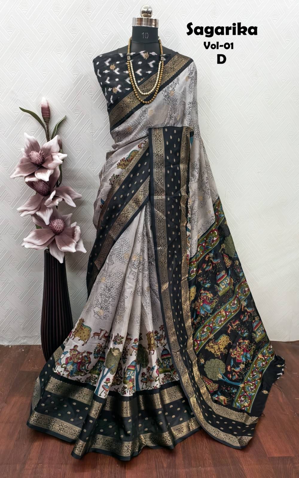    			Sitanjali Viscose Printed Sambalpuri Saree With Unstitched Blouse Piece ( Black )