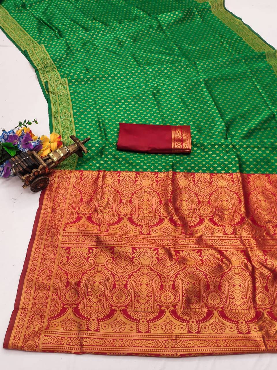    			THE PRIVATE LABLE Silk Blend Printed Regular Saree With Unstitched Blouse Piece ( Lime Green )
